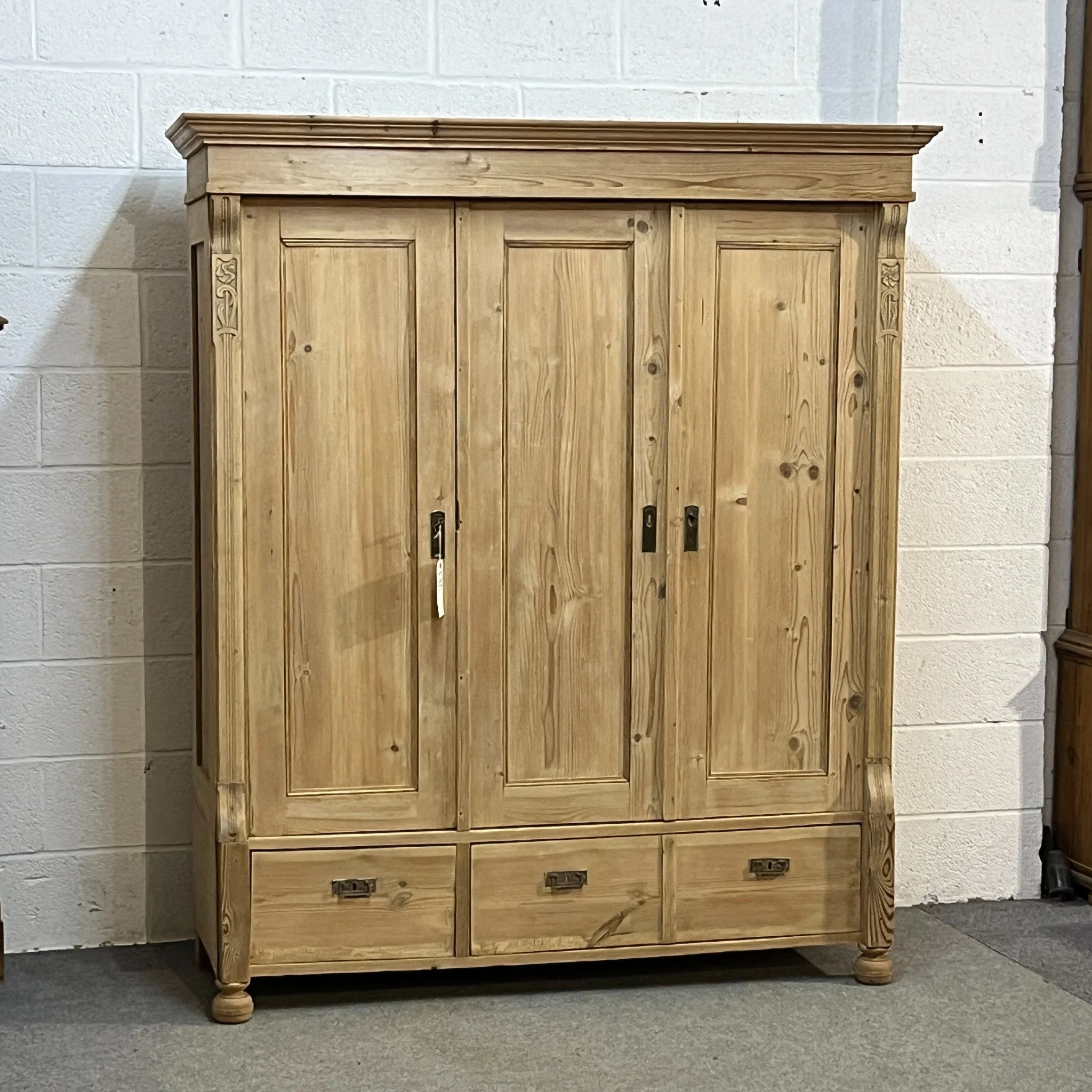 N4700F 1930s German triple pine wardrobe, full front view with doors closed
