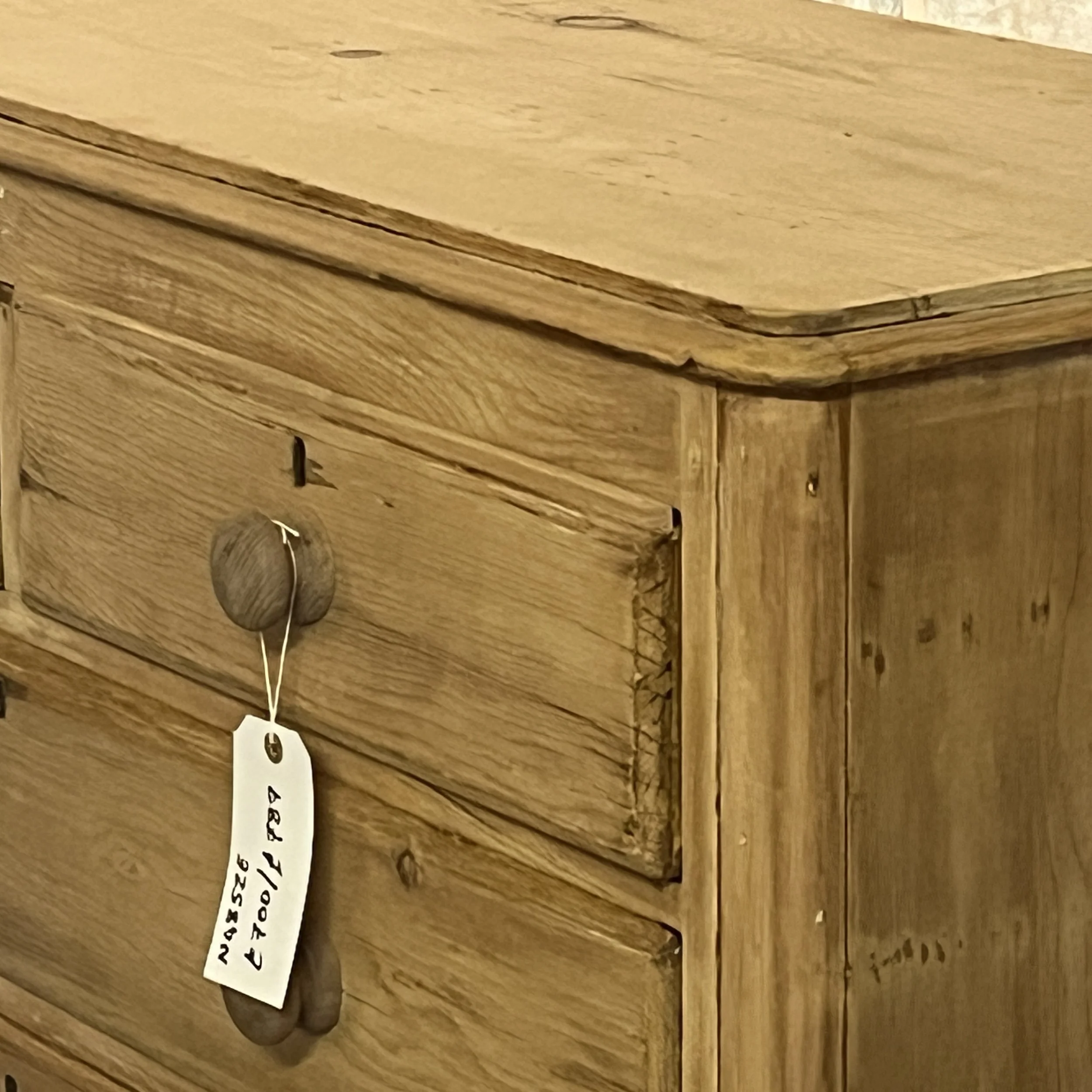 N4852E pine chest detail of top corner, wooden knob, keyhole and dovetail joints
