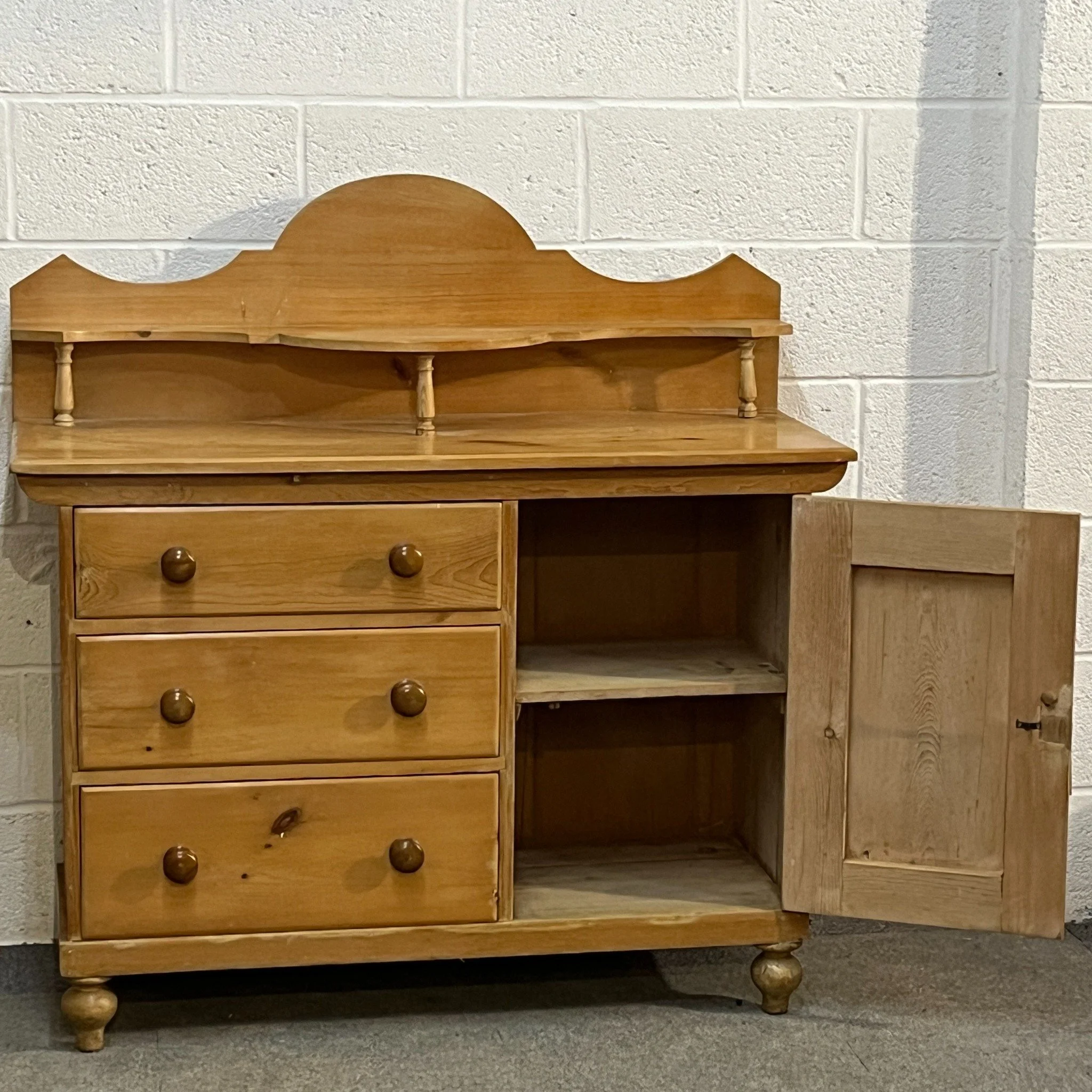 P0350E Yorkshire base with cupboard door open, showing the single shelf