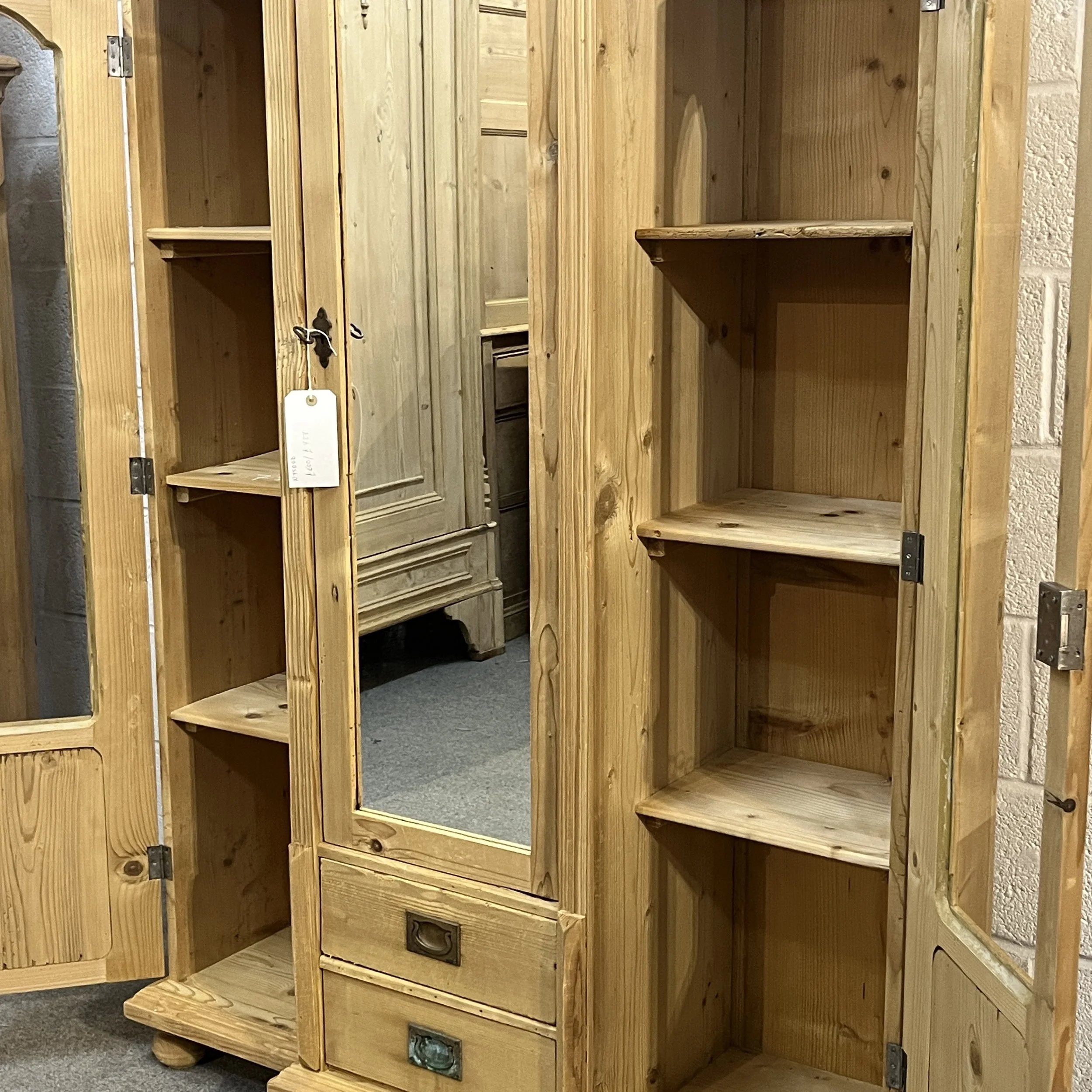 Close view of side shelves, central mirror and drawers of reclaimed pine cabinet N7500D