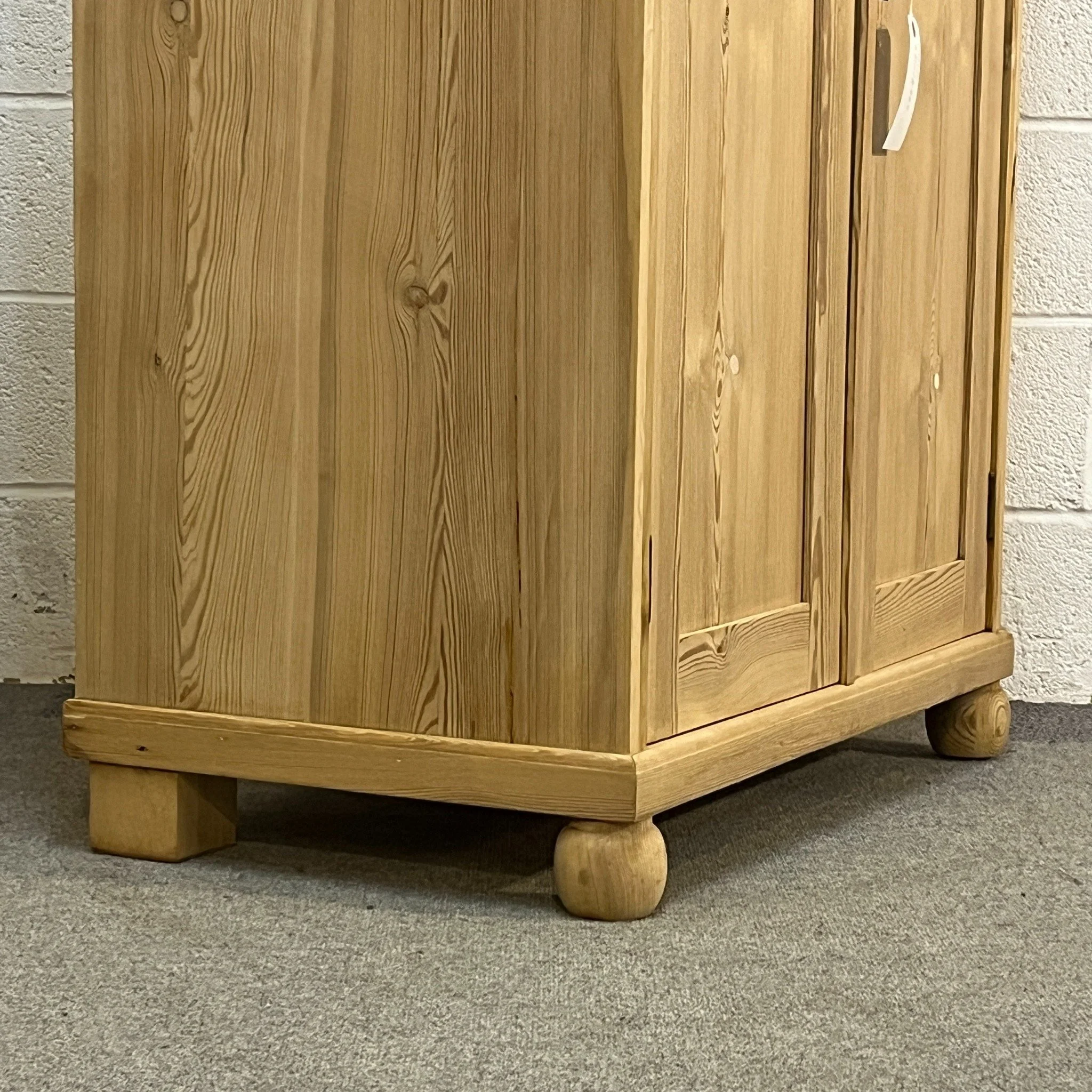 N7600D pine cupboard — lower side panel, front bun foot and rear block foot