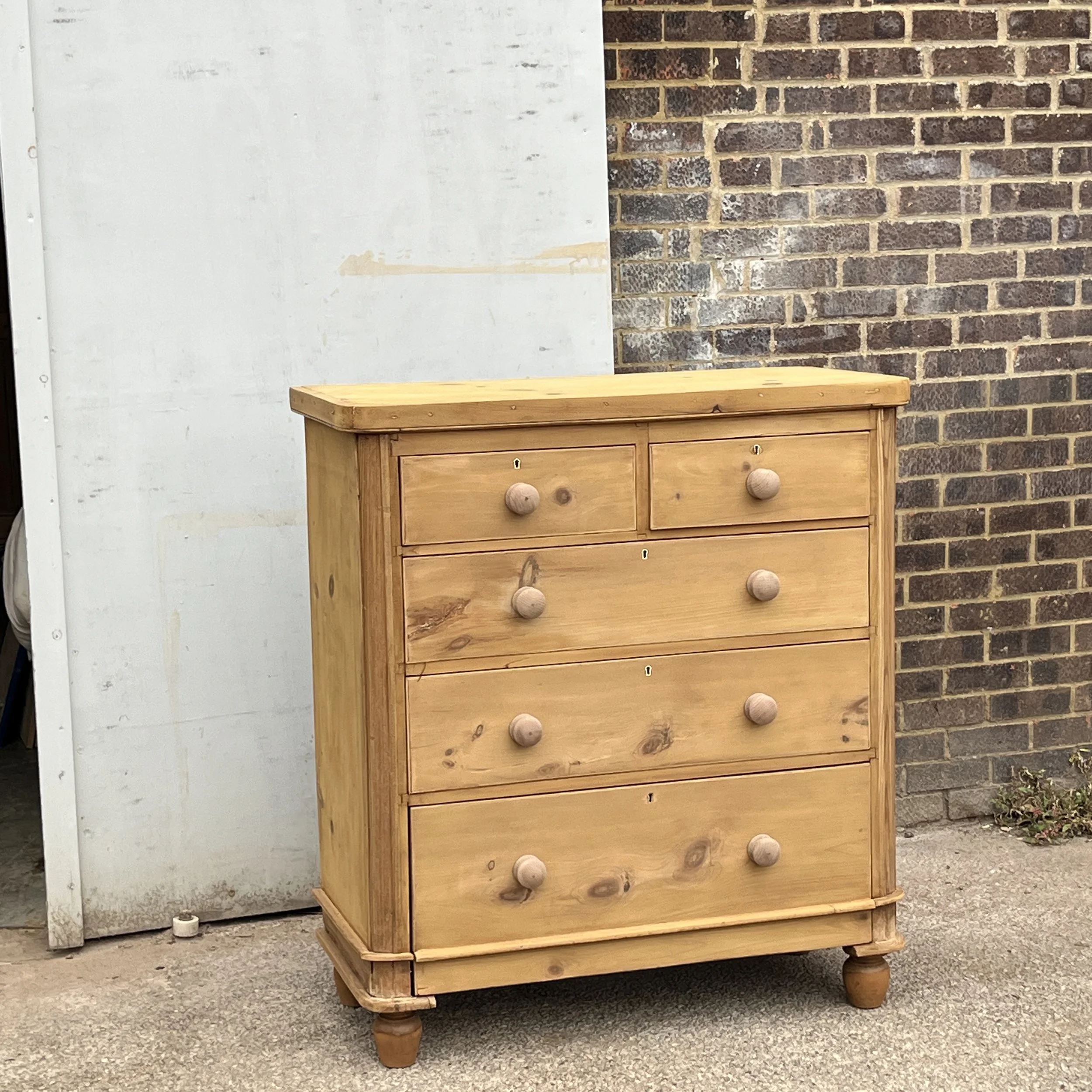 Full exterior view of Victorian pine chest N8709E with two small drawers over three wide drawers