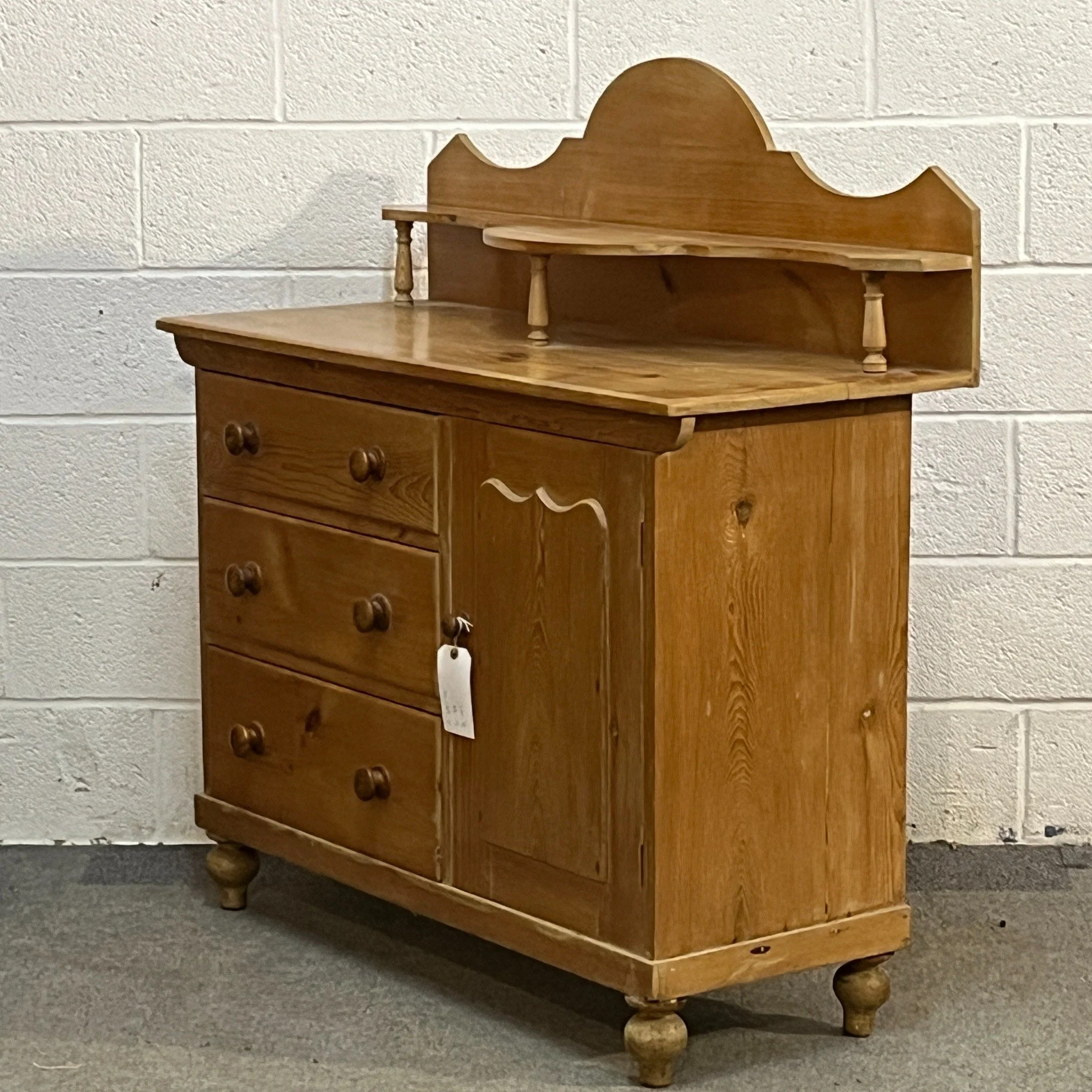 P0350E waxed Yorkshire base, front and right side view