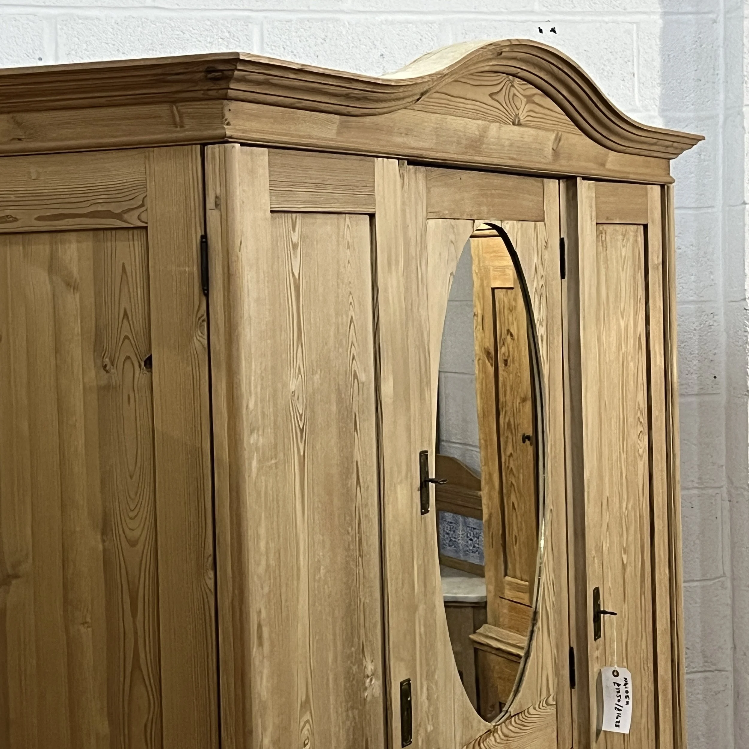 N4105H upper side panels, curved cornice and oval mirrored door