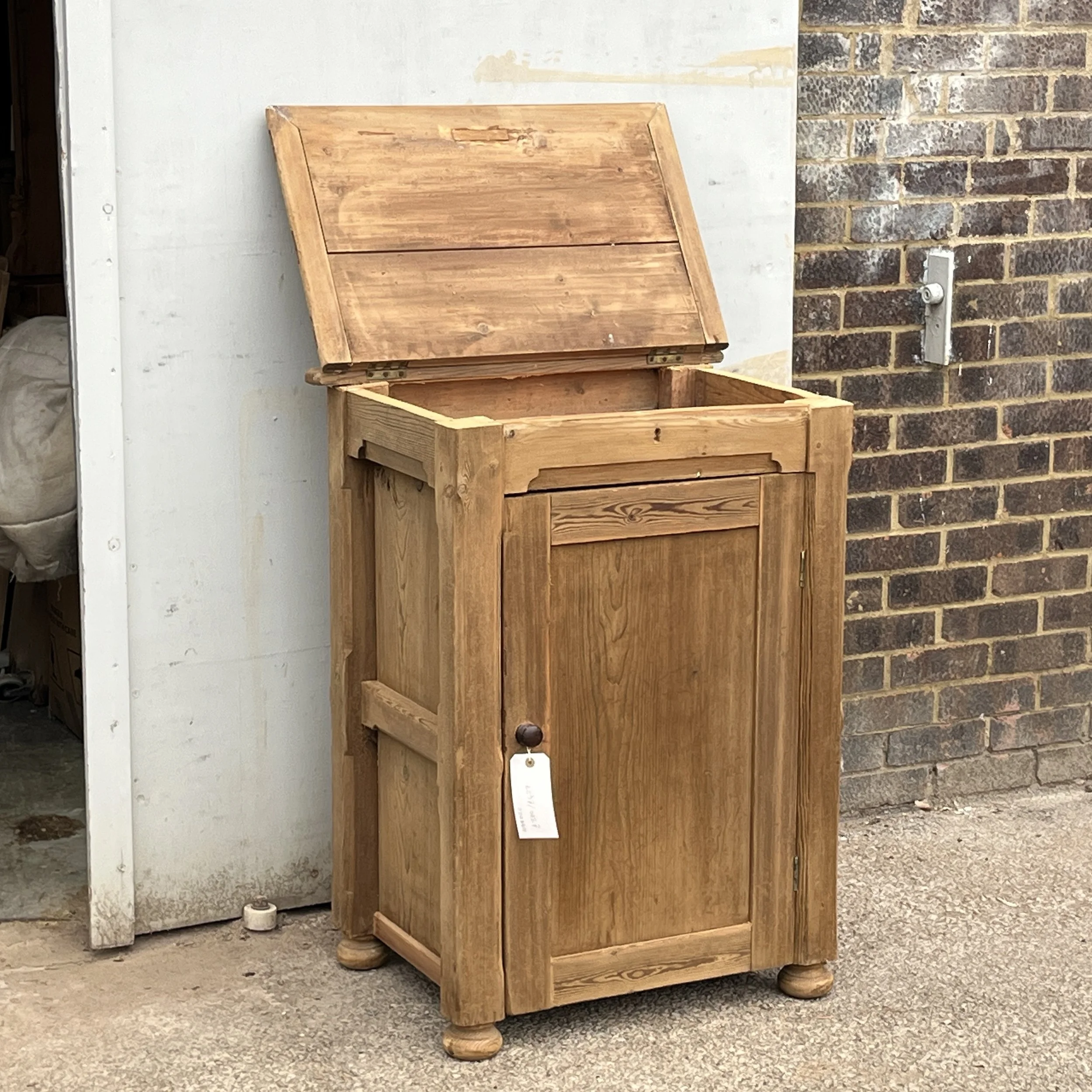Pine cupboard N8802C viewed from the left with its hinged top open and single door closed