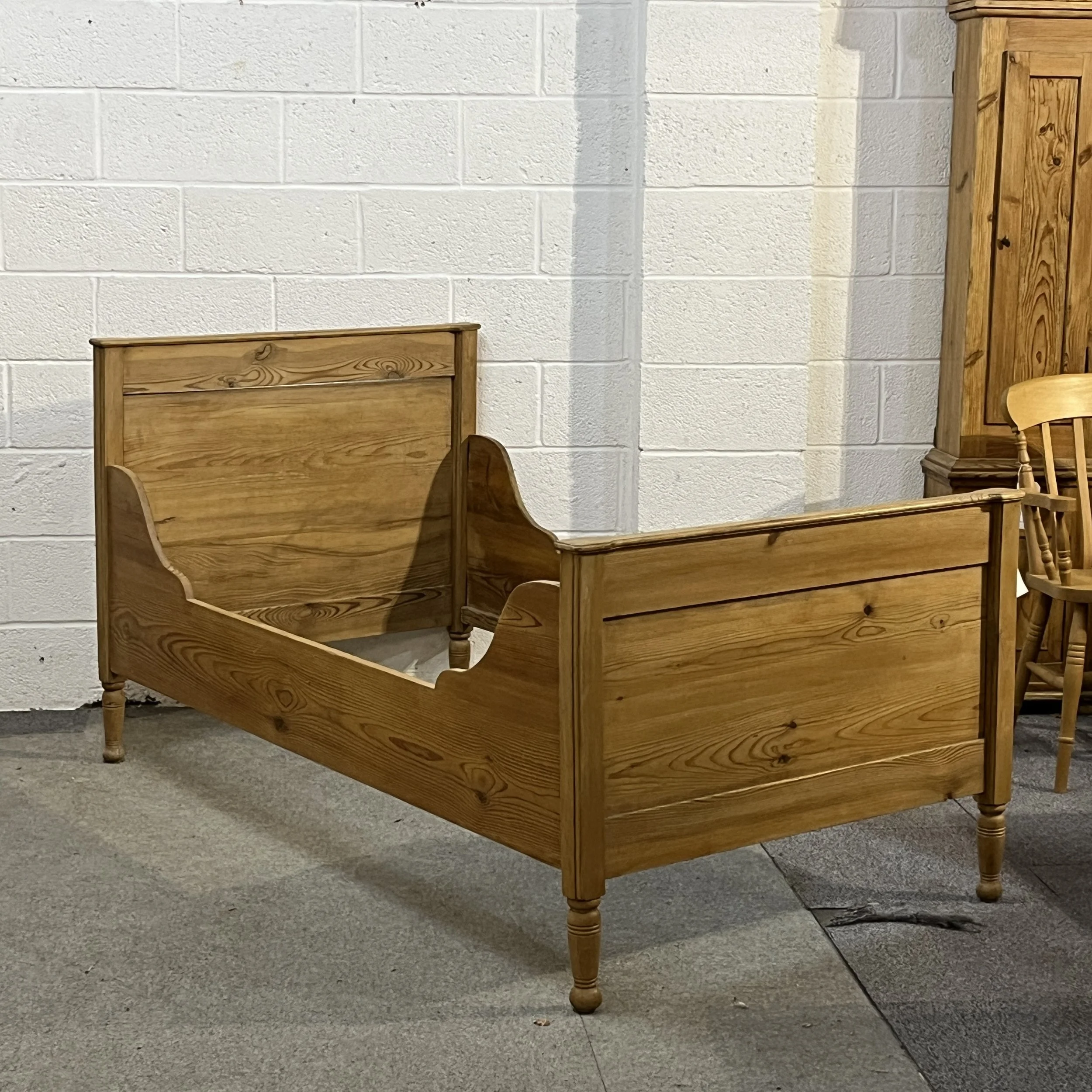 Single Old Pine Sleigh Bed