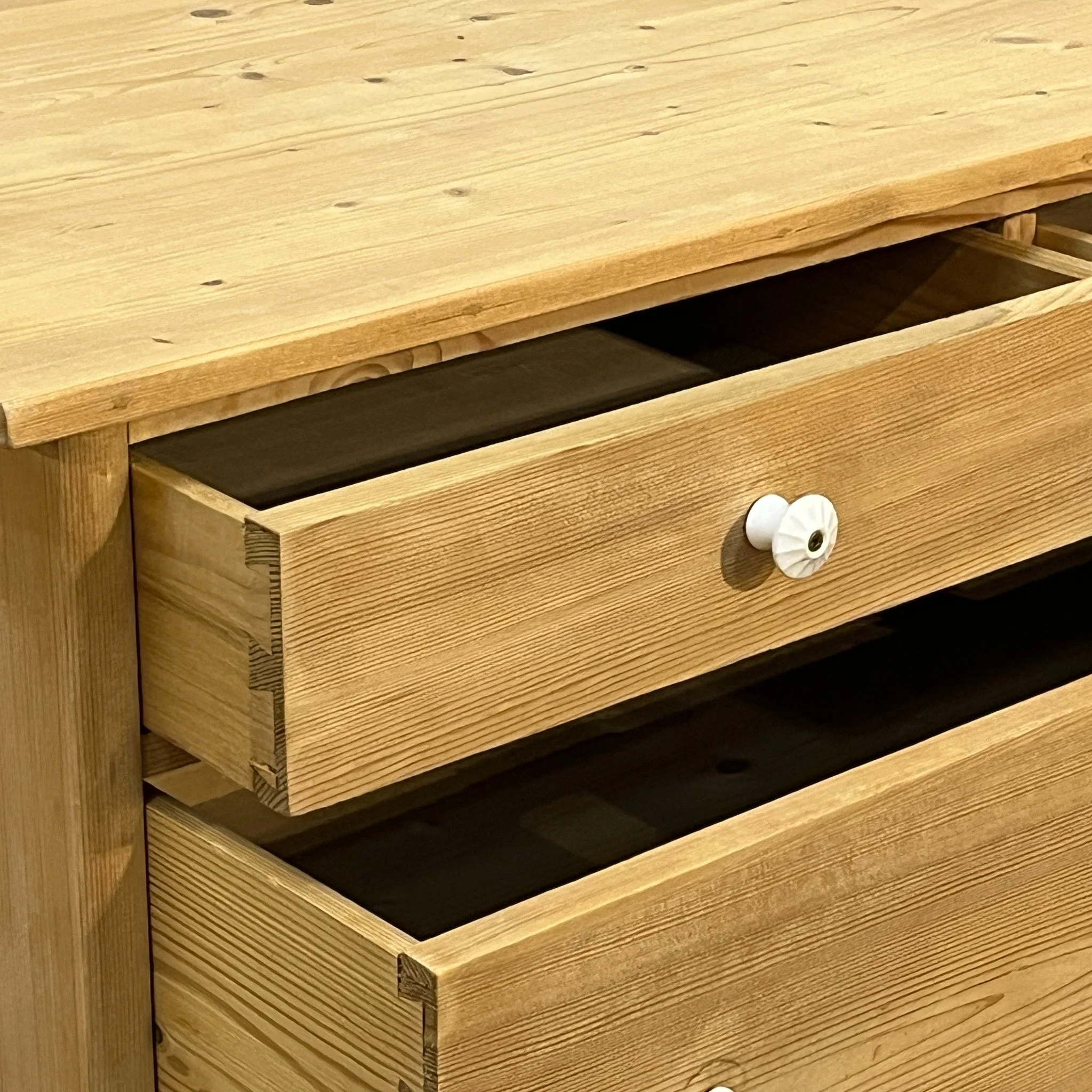 N7905C pine chest — open drawer and dovetail construction detail