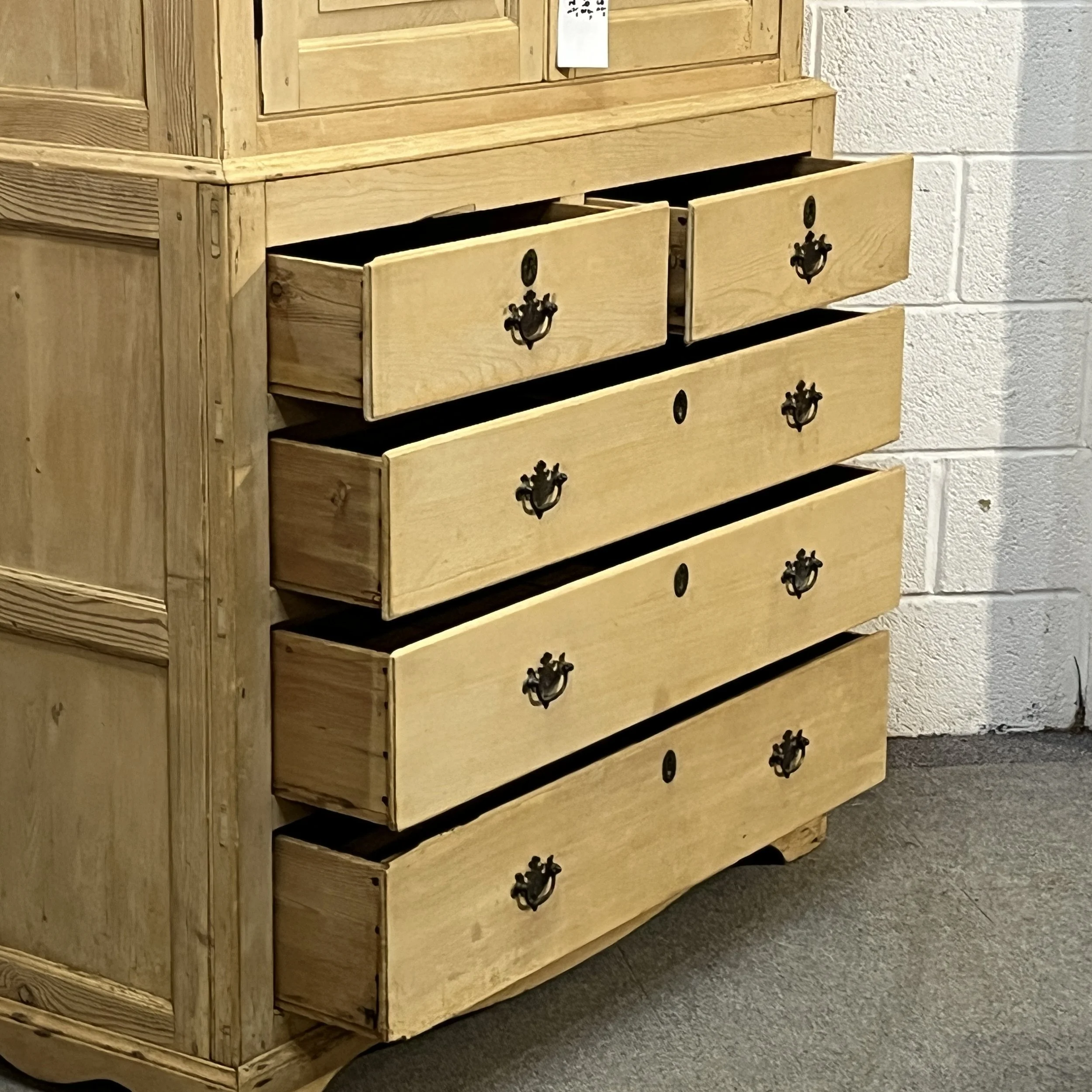 Linen press N3508H with drawers open showing drawer interiors