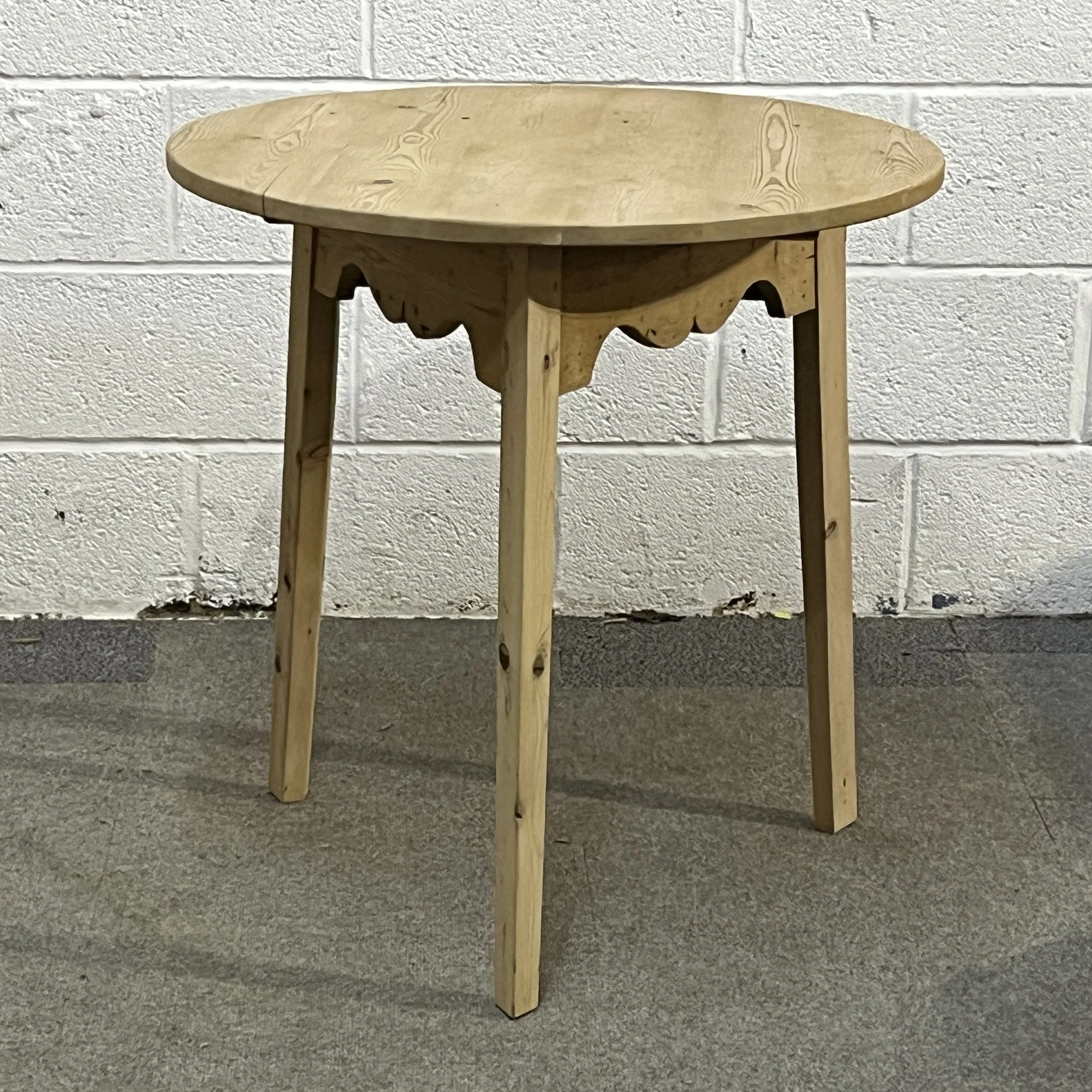 Pine cricket table
