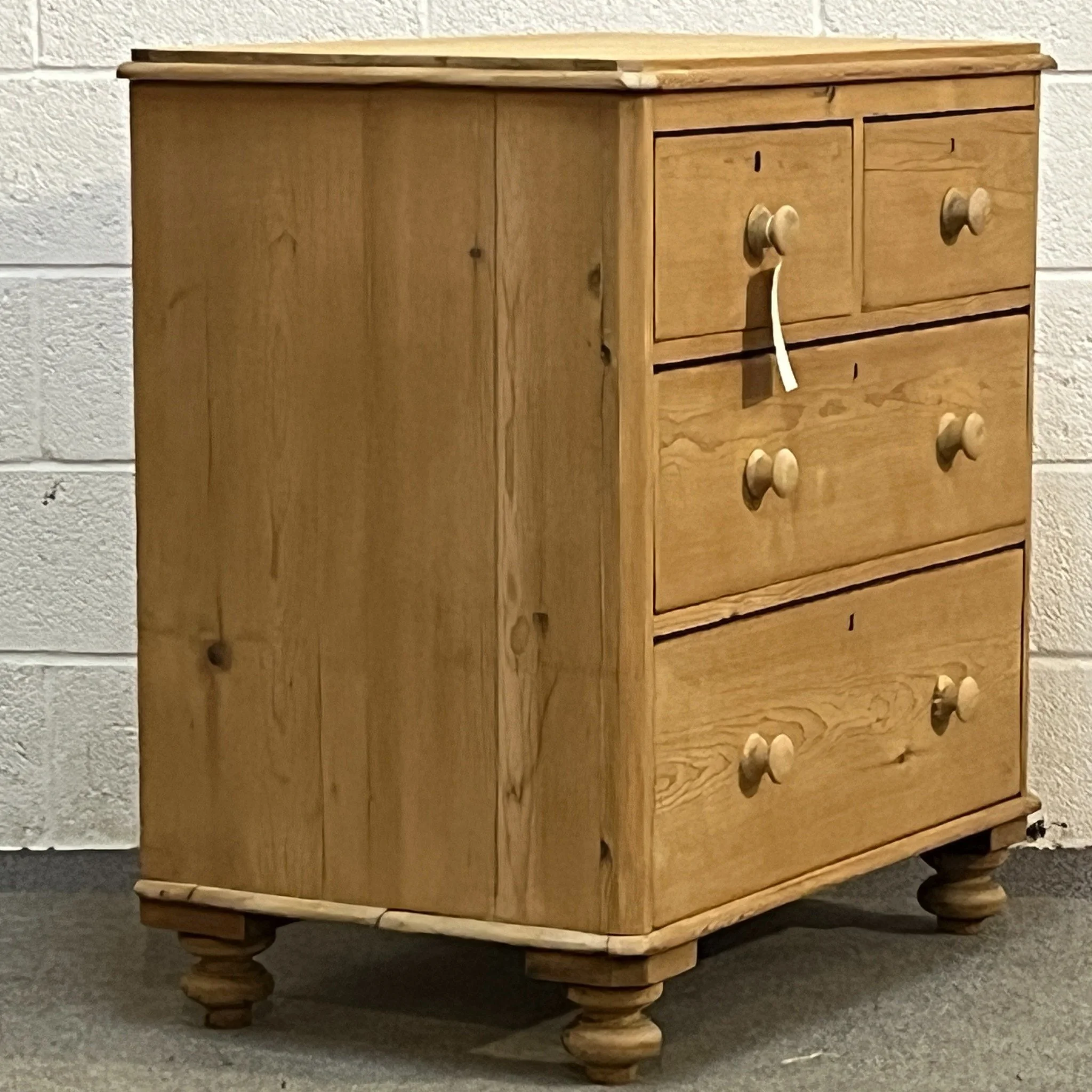 N8608C pine chest, front and left side view
