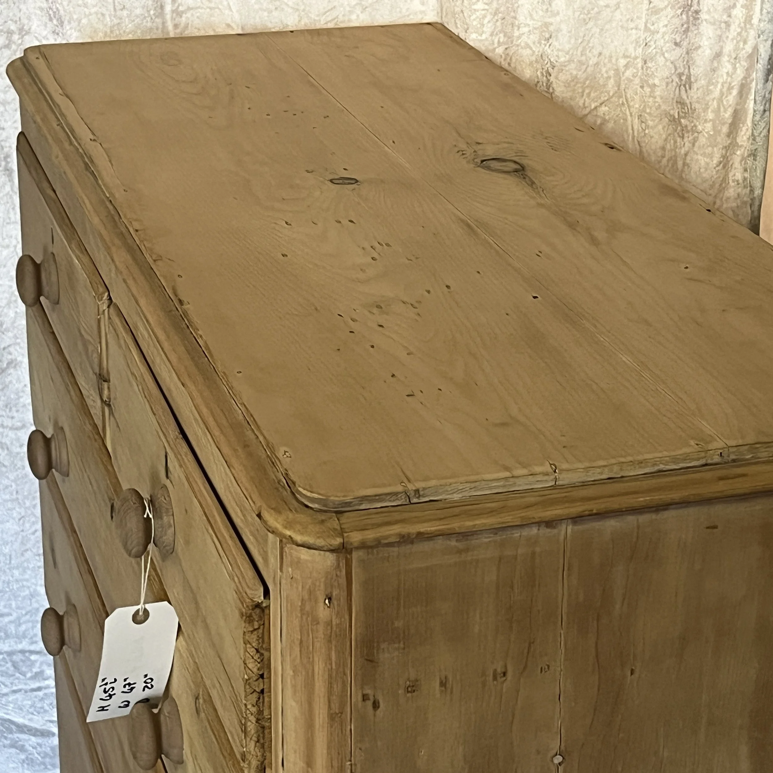 N4852E pine chest top surface showing natural pine grain and genuine age marks