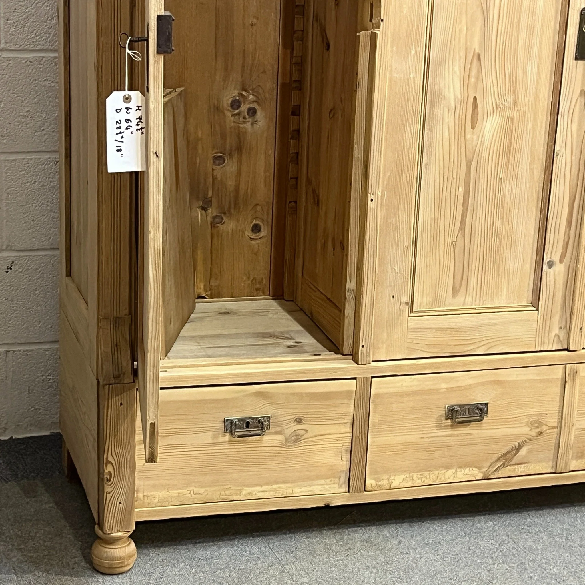 N4700F wardrobe close view of left compartment and bottom drawers