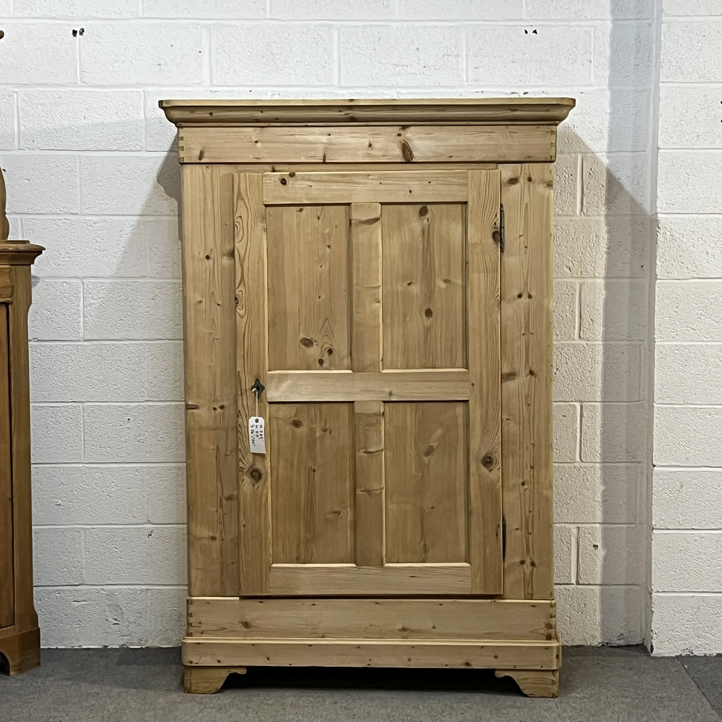 Old Pine Single Door Wardrobe