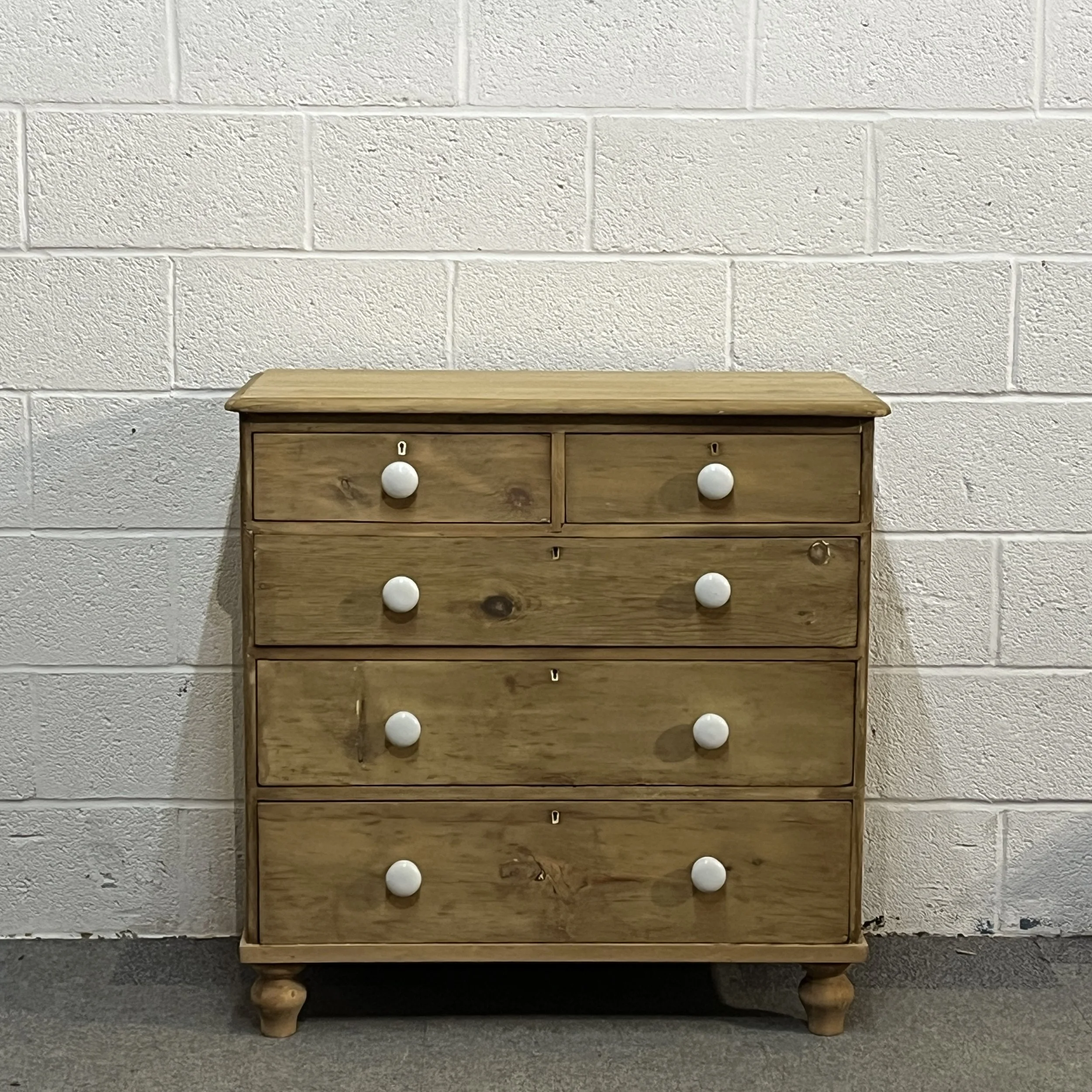 Victorian Pine Chest Of Drawers With White Porcelain Knobs