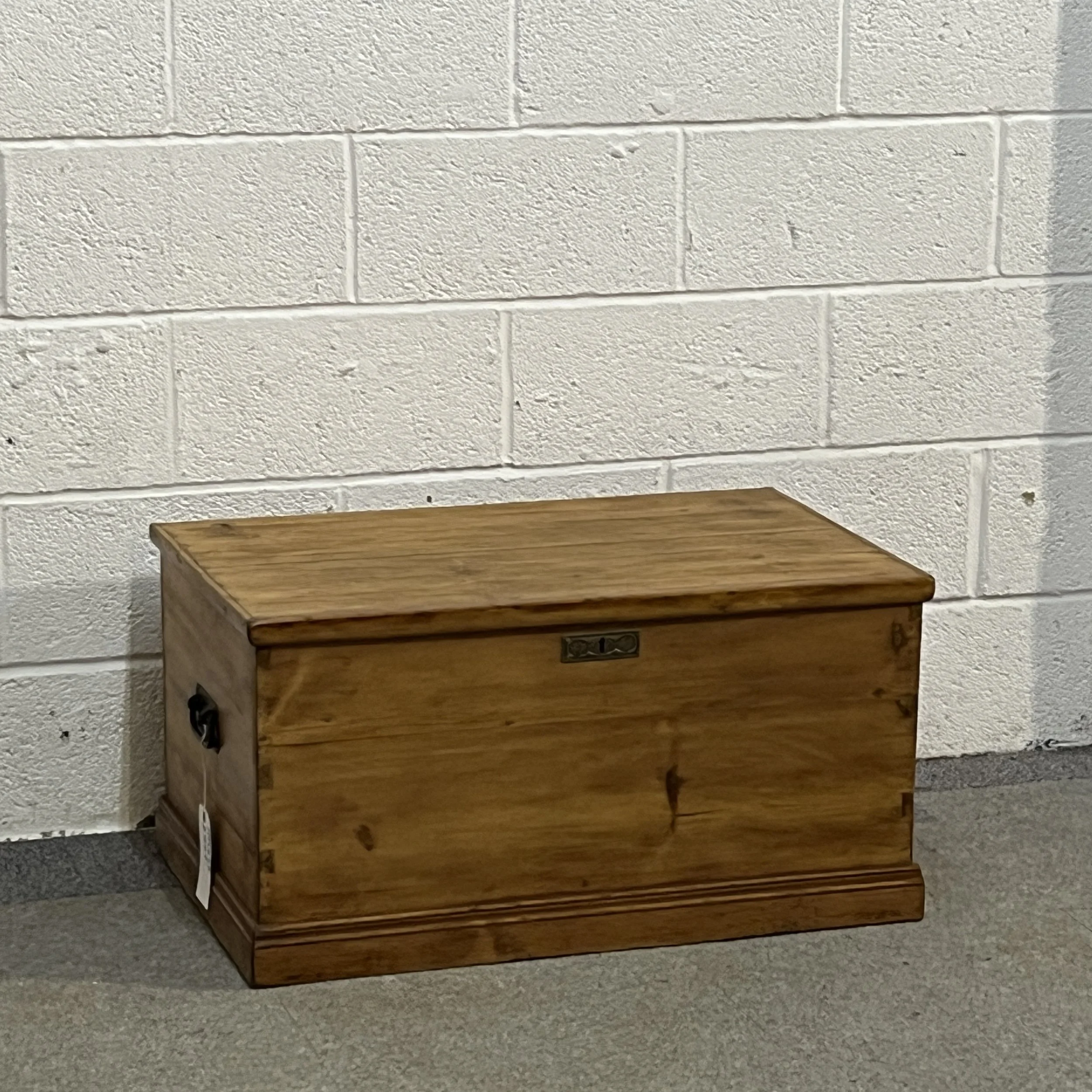 Victorian Pine Flat Top Blanket Chest (Waxed)