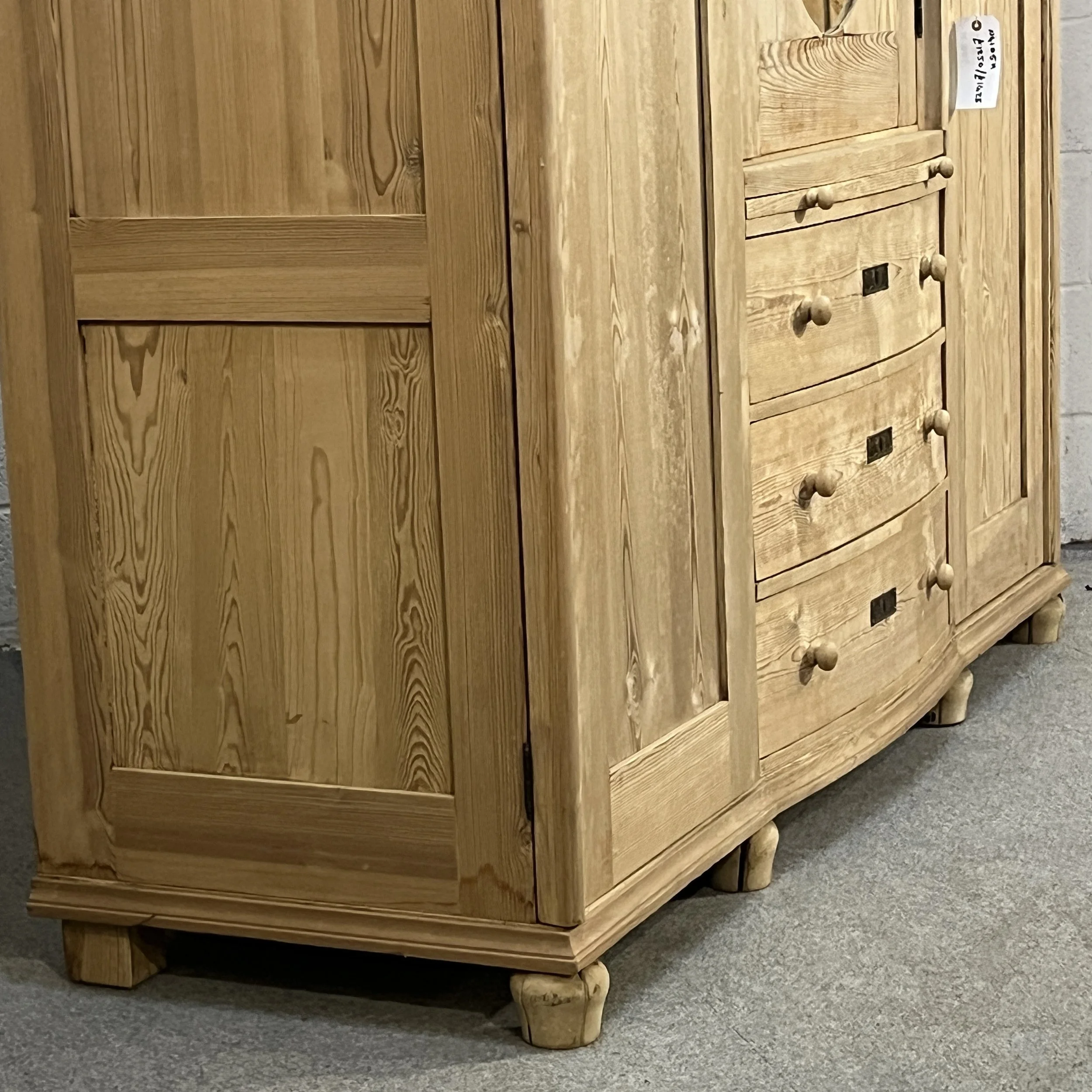 Detail of N4105H lower side panel, base moulding and drawer fronts