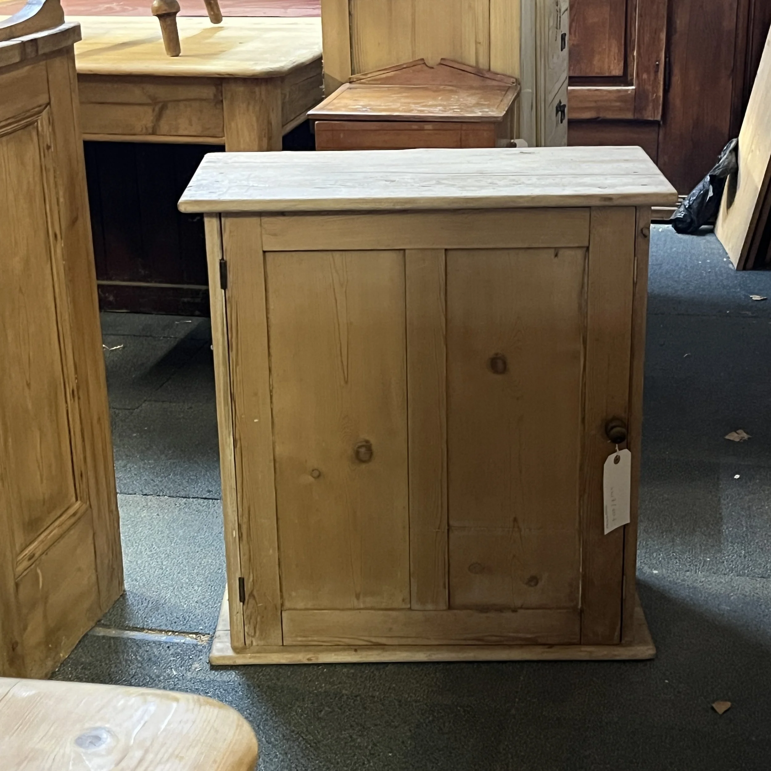 Antique English Pine Wall-Hanging Single Door Cupboard, 1920s