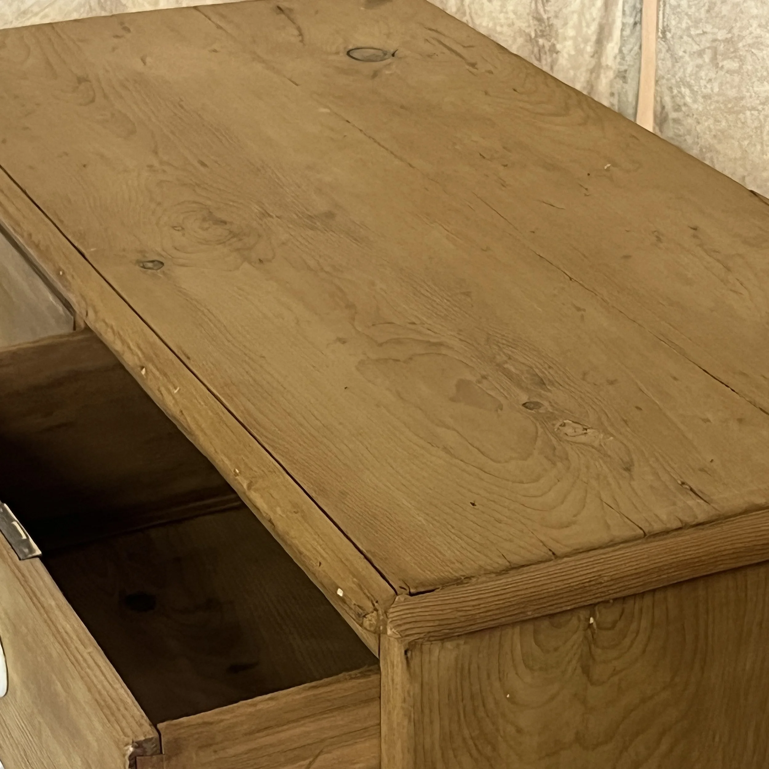 P0109B pine chest top surface and front corner showing natural grain and age marks
