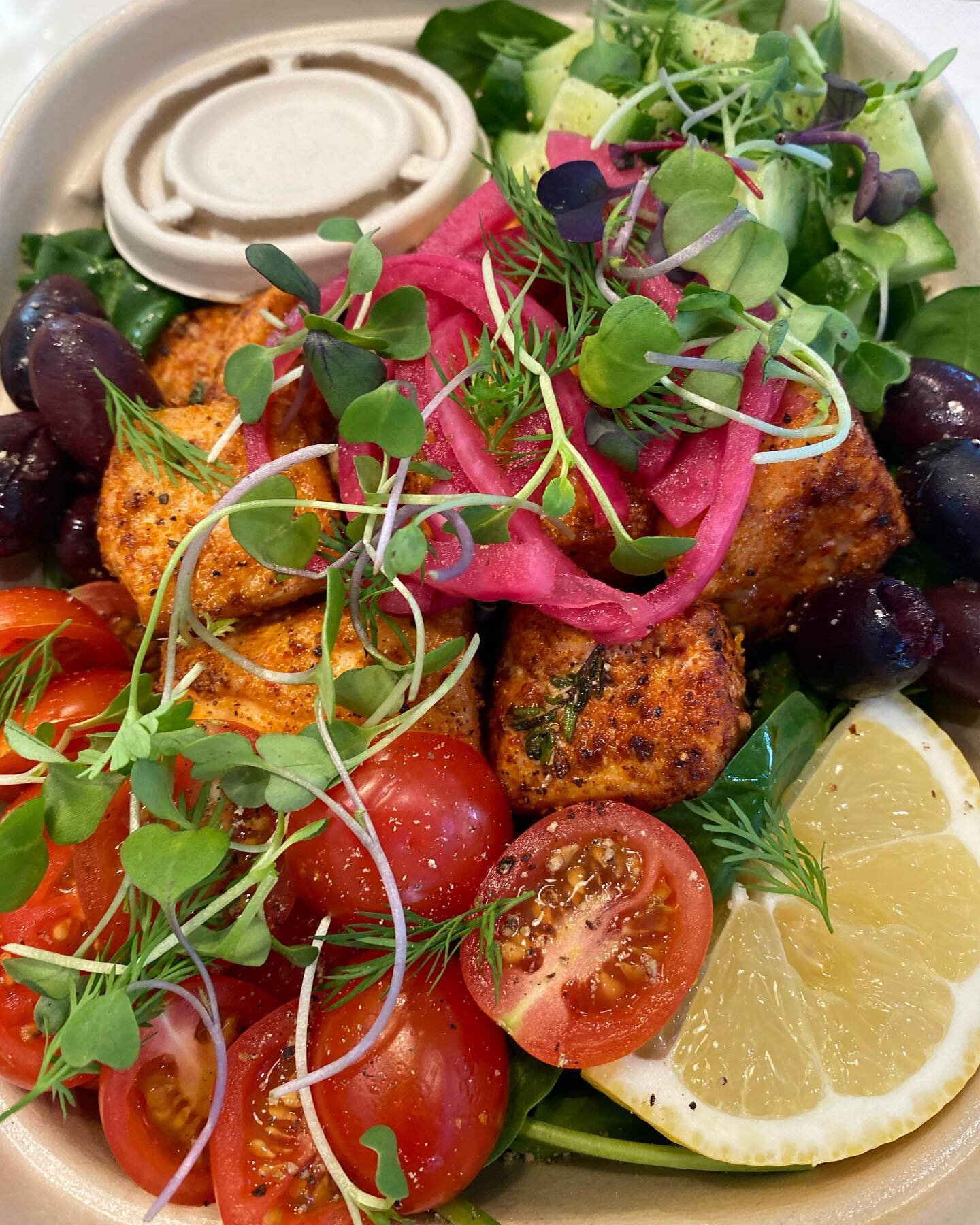 Lunch: Greek Style Salmon Bowls with red quinoa, Persian cucumber, cherry tomato, Kalamata olives, dill, sprouts, pickled onions, baby spinach, and greek vinaigrette with fresh oregano 🇬🇷🌿🍅🥒🫒