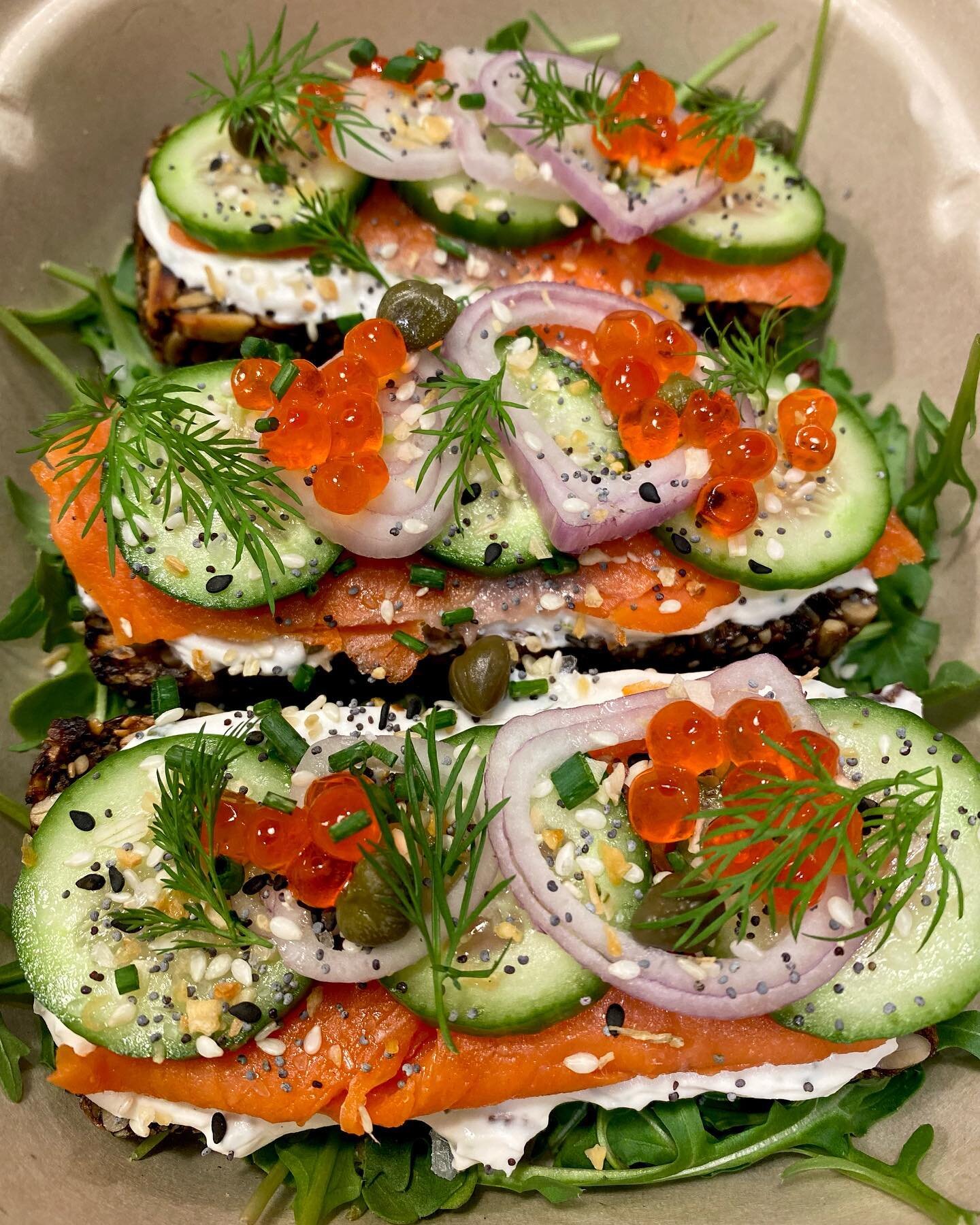 Starting out 2023 with some fun new recipes 👩🏼&zwj;🍳 This is my version of &ldquo;lox &amp; toast&rdquo; but made with wild caught smoked sockeye salmon, vegan almond chive cream cheese, grain-free birdseed bread made from 7 different nuts and see