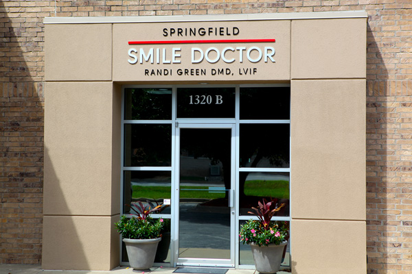 springfield-smile-doctor-randi-green-dmd-lvif-springfield-practice-web.jpg