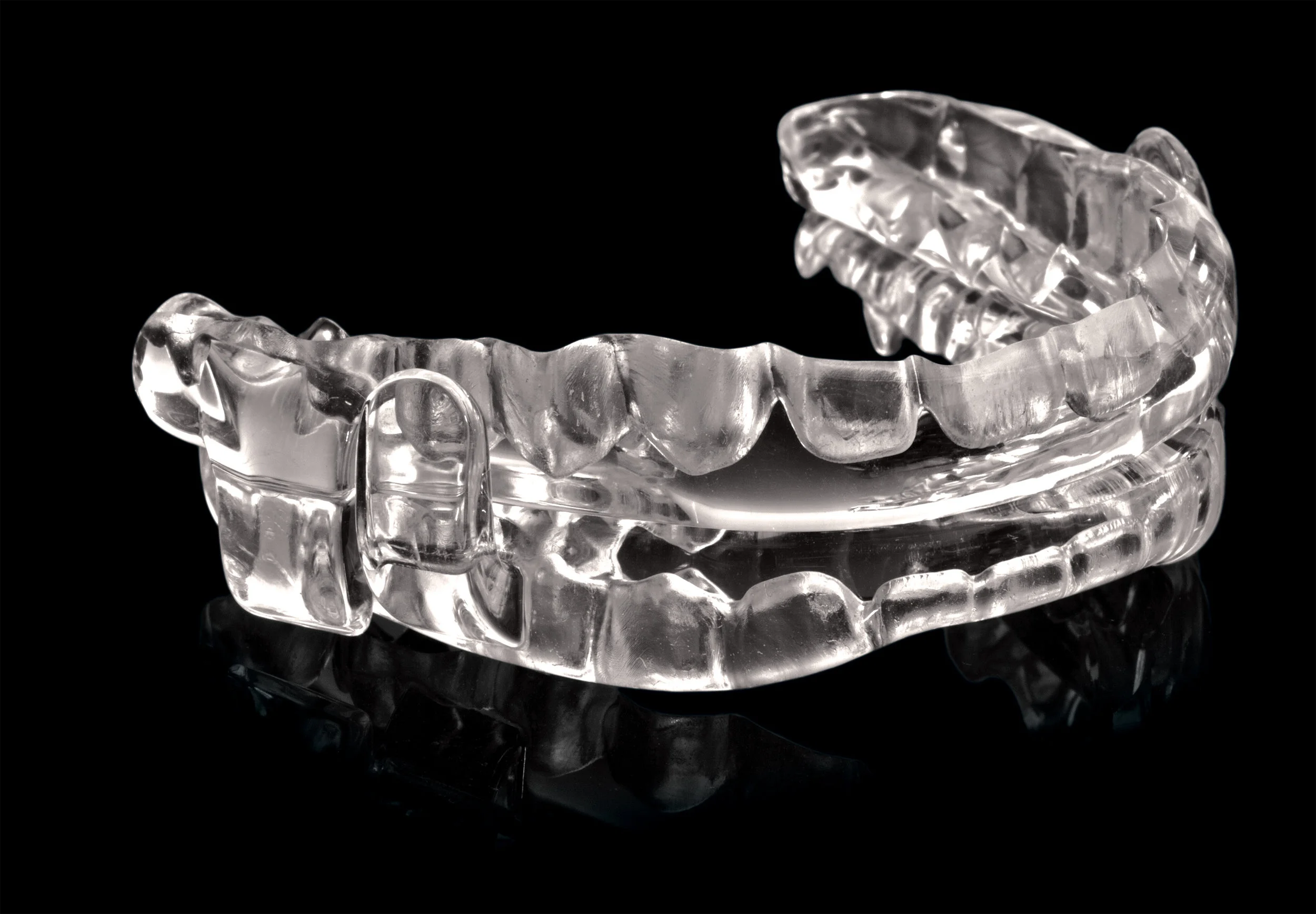 Sleep apnea dentist near me provides patients with MicrO2 oral sleep mouthpiece.
