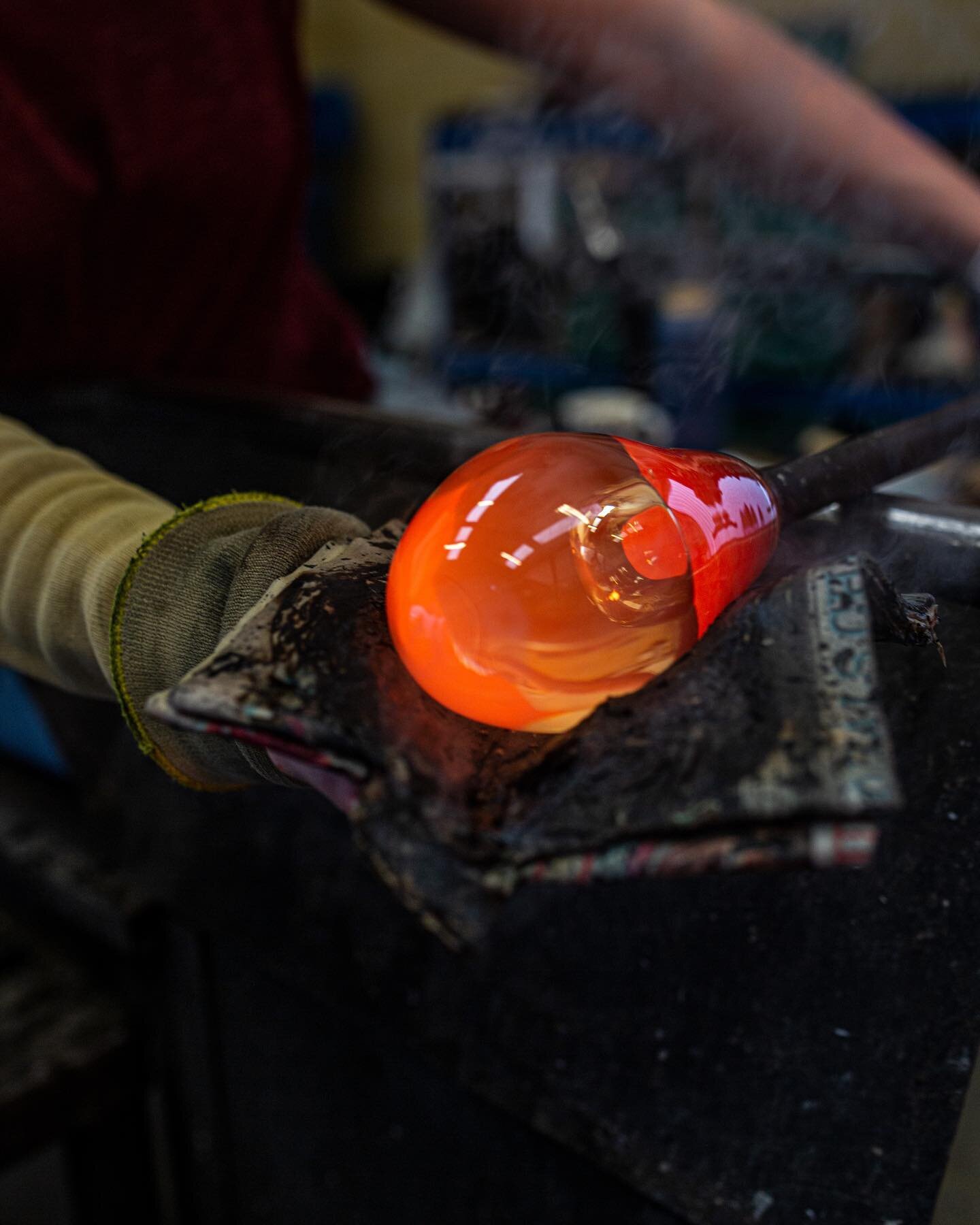 After 6 months of rehab &amp; physio on a reconstructed ACL, today I got the green light from my surgeon that all is well 🤩🙌

My new 2024 goal: Make all the glass!🌟🎯

#glassblowing #glass #studio #photography #emmabaker #devereuxhuskie