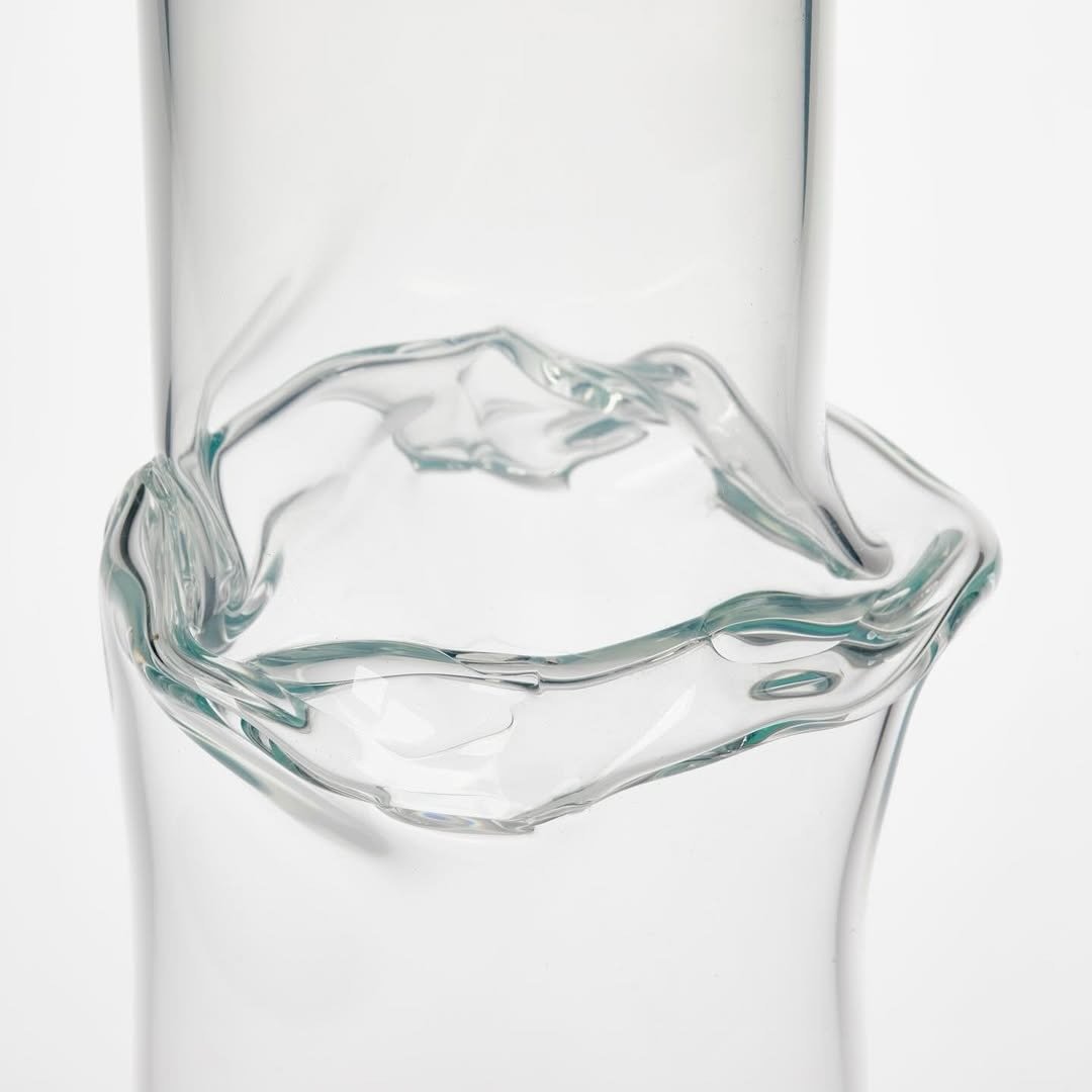 Repost &bull; @vessellondon &lsquo;Torsion in Ocean Blue 22/01&rsquo; is a unique sculptural artwork by Emma Baker.

📷 by Agata Pec

#vessellondon #emmabaker #glassartwork #contemporaryglassart #handblown