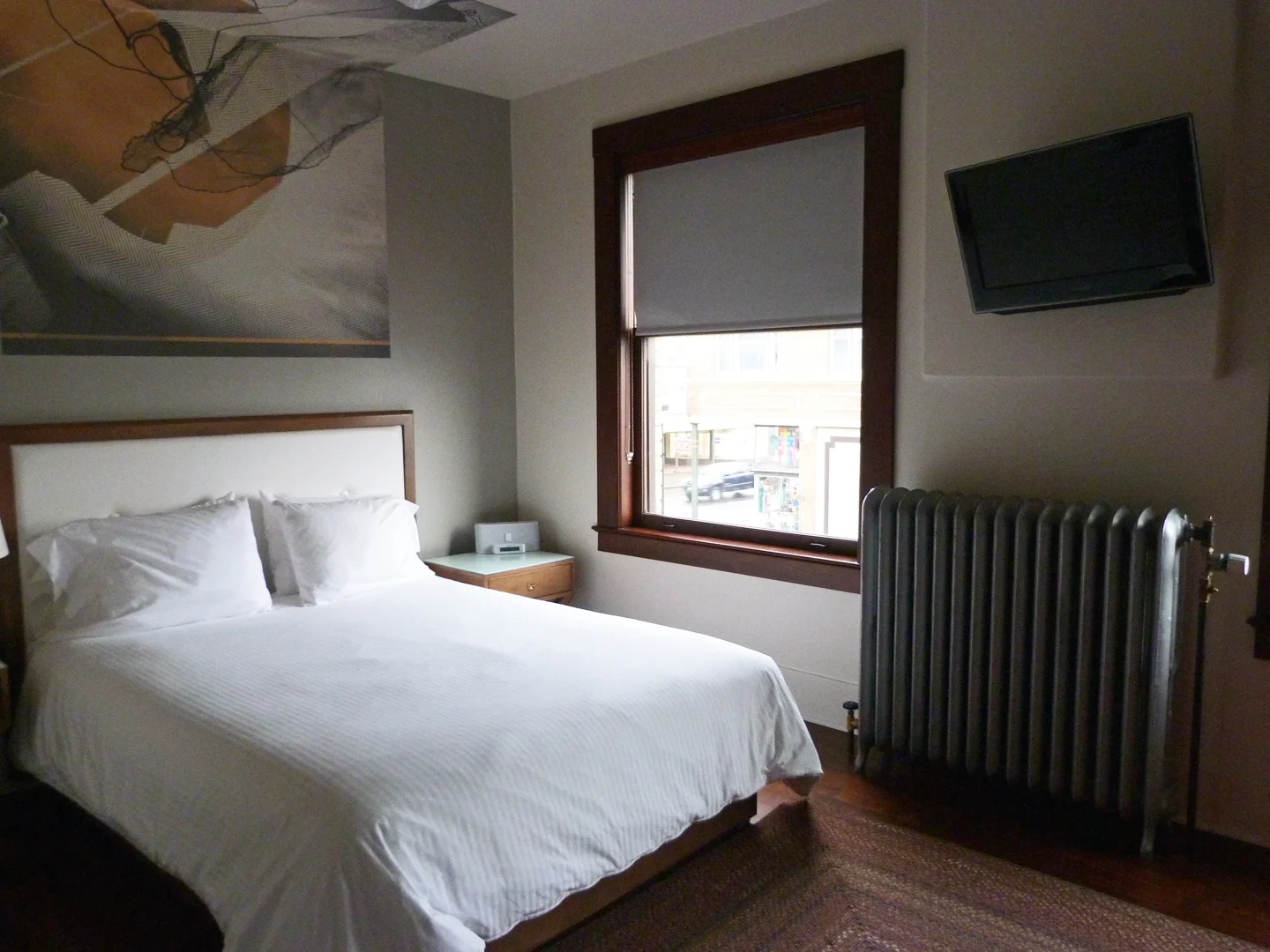P1120370 room 209.jpg