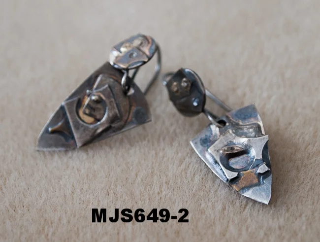 MJS649-2 Fused Metal Earrings Arrow Point.jpg