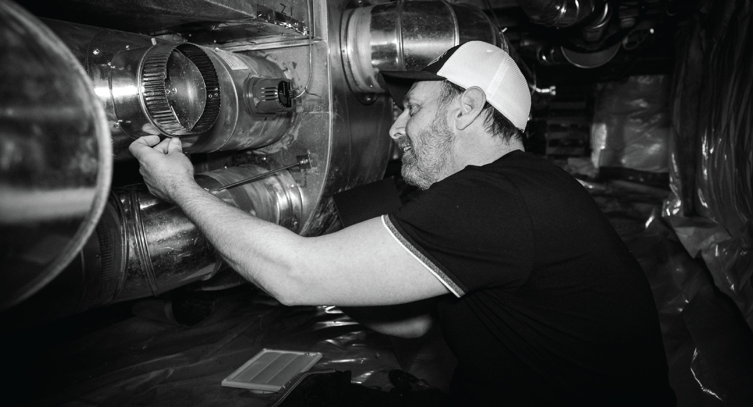 Premier-Air_Portfolio_Layout_26_8_Worker.png