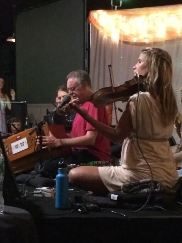 Krishna Das on stage: I Wanna Know What Love Is!