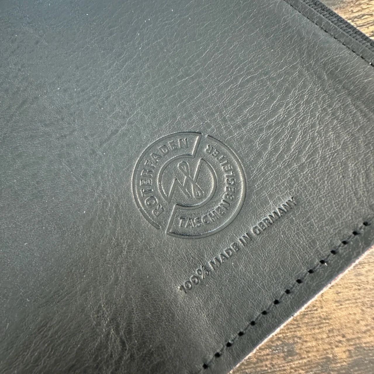 Roterfaden Taschenbegleiter Black Leather Back Cover