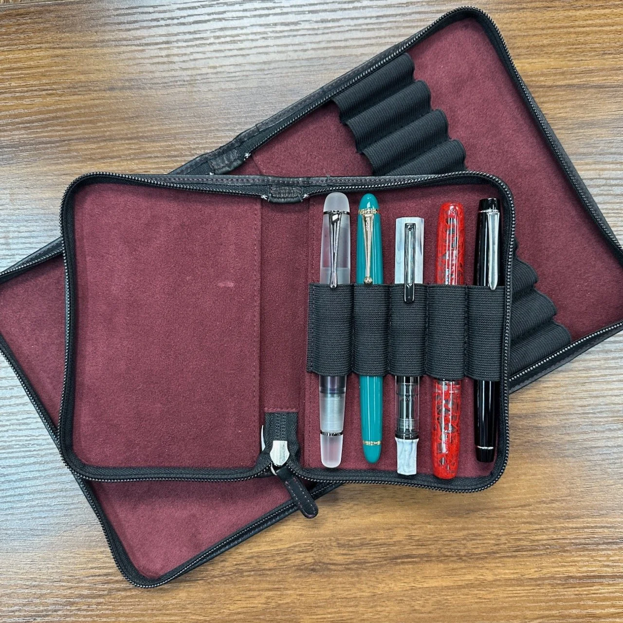 2 Sizes of the Nagasawa Kip Leather Pen Cases