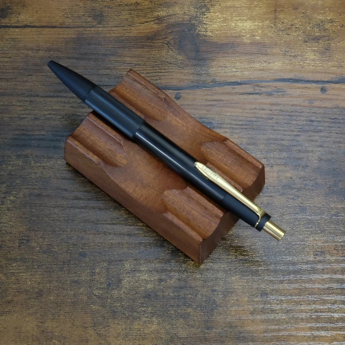 Laurett's Waka Ebonite Black