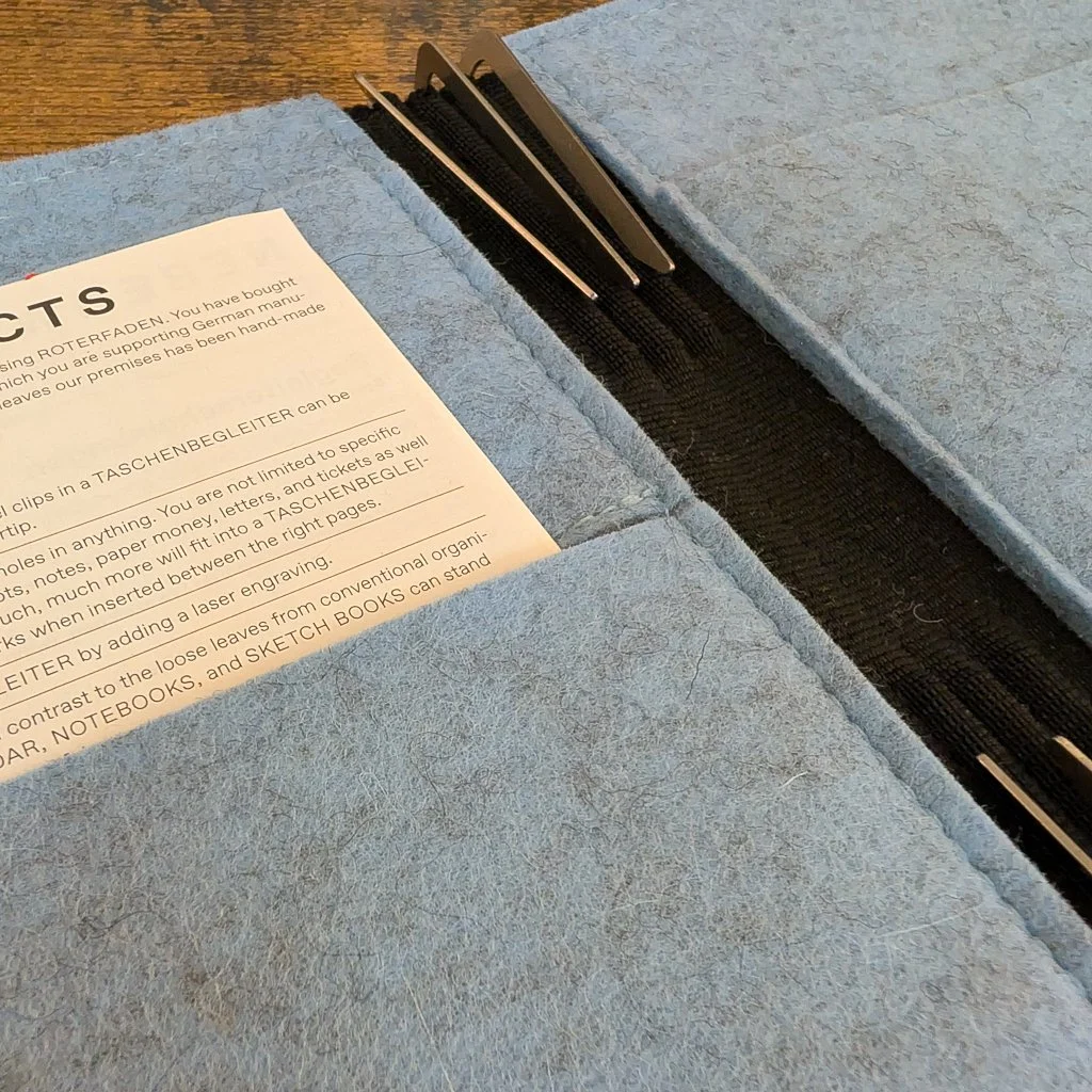 Roterfaden Taschenbegleiter LTD_031 Interior (Close Up)