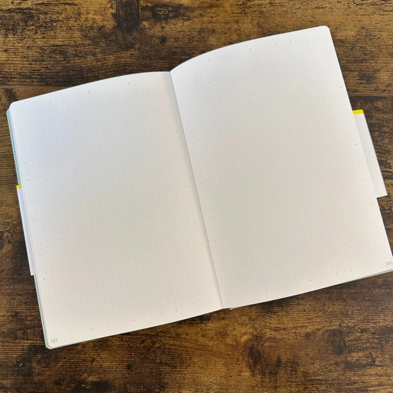 Maruman Mnemosyne A5 Hardcover Journal Interior Dot Grid Layout