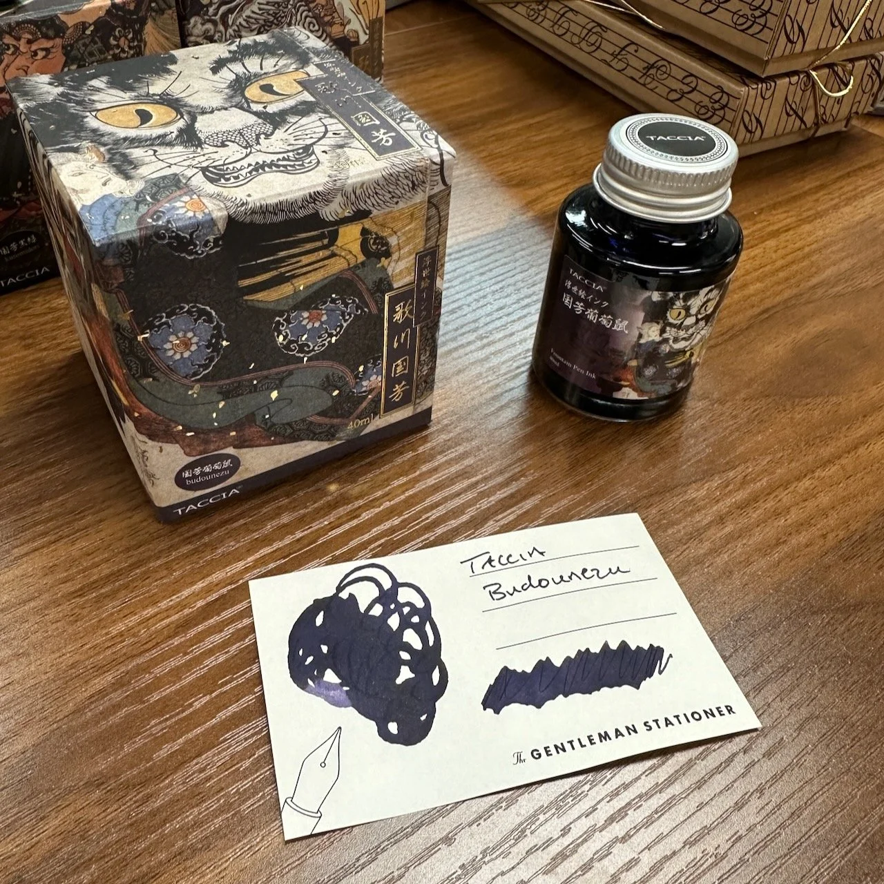 Taccia Ukiyo-e Kuniyoshi Budounezu Bottle