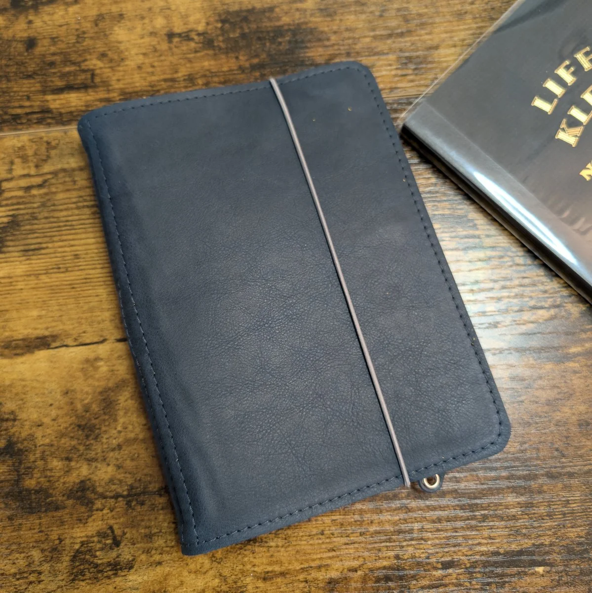 Roterfaden Smoke Blue Cover