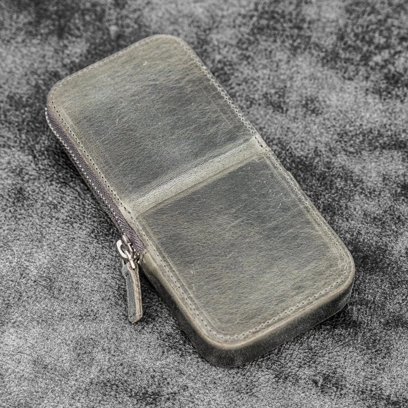 Galen Leather Magnum Opus 3-Pen Smokey Grey