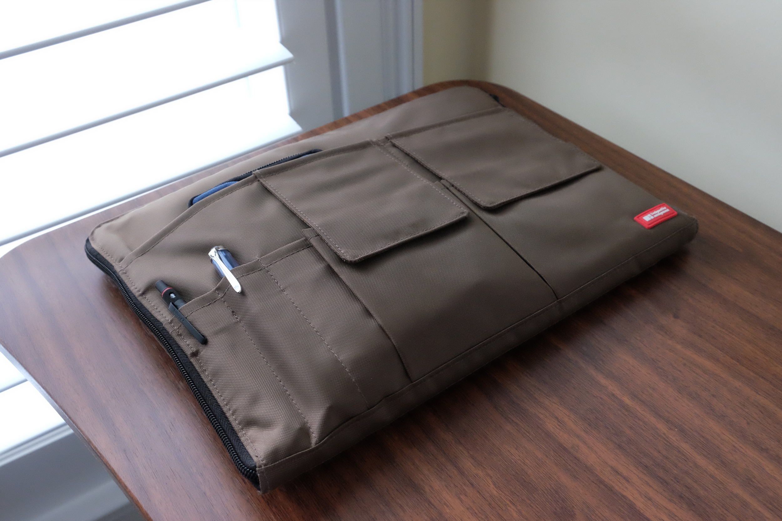 Review: Lihit Lab Smart Fit Carrying Pouch A6 - The Well-Appointed Desk