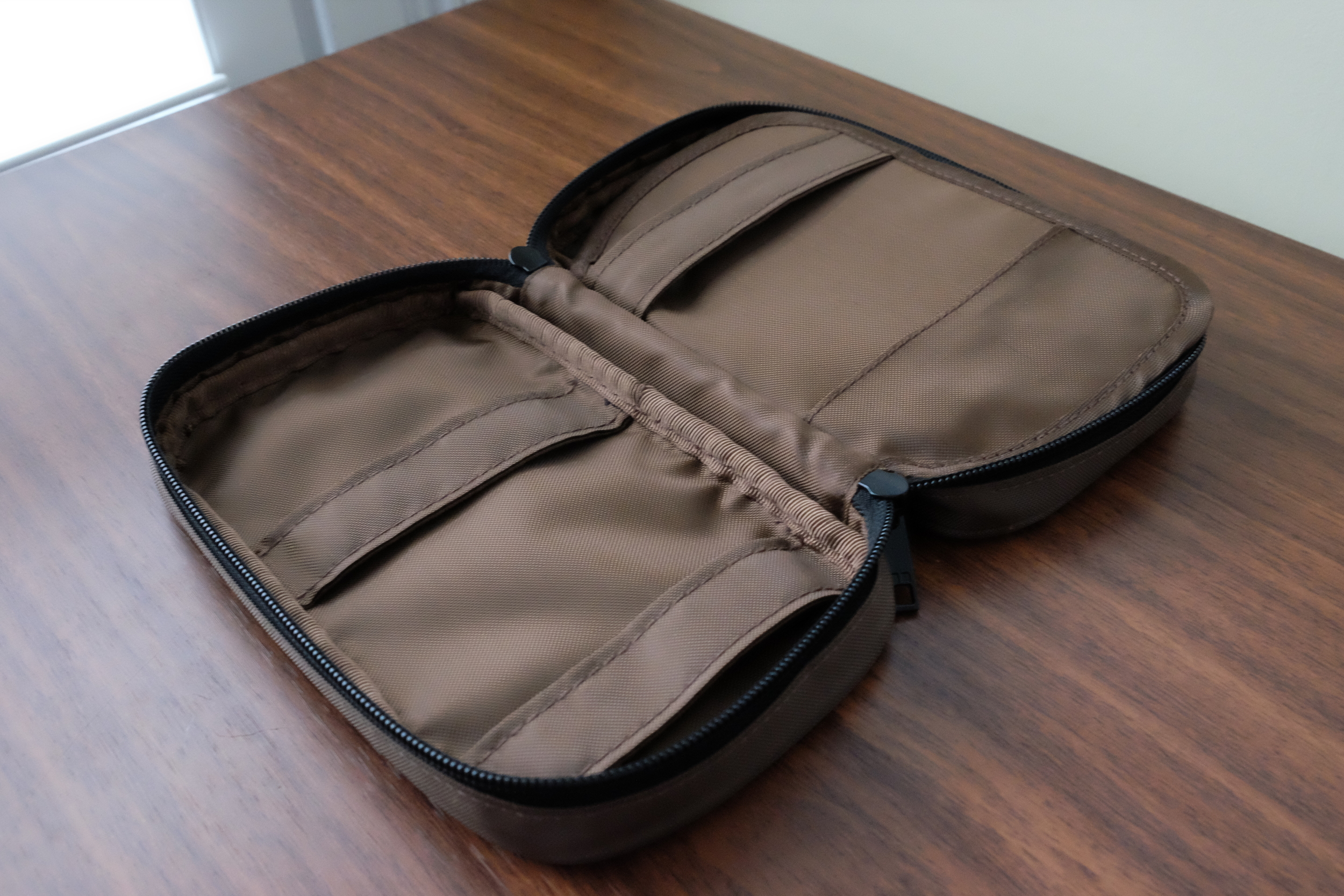 Case Review: Lihit Lab Smart Fit Mobile Pouch - The Well-Appointed Desk