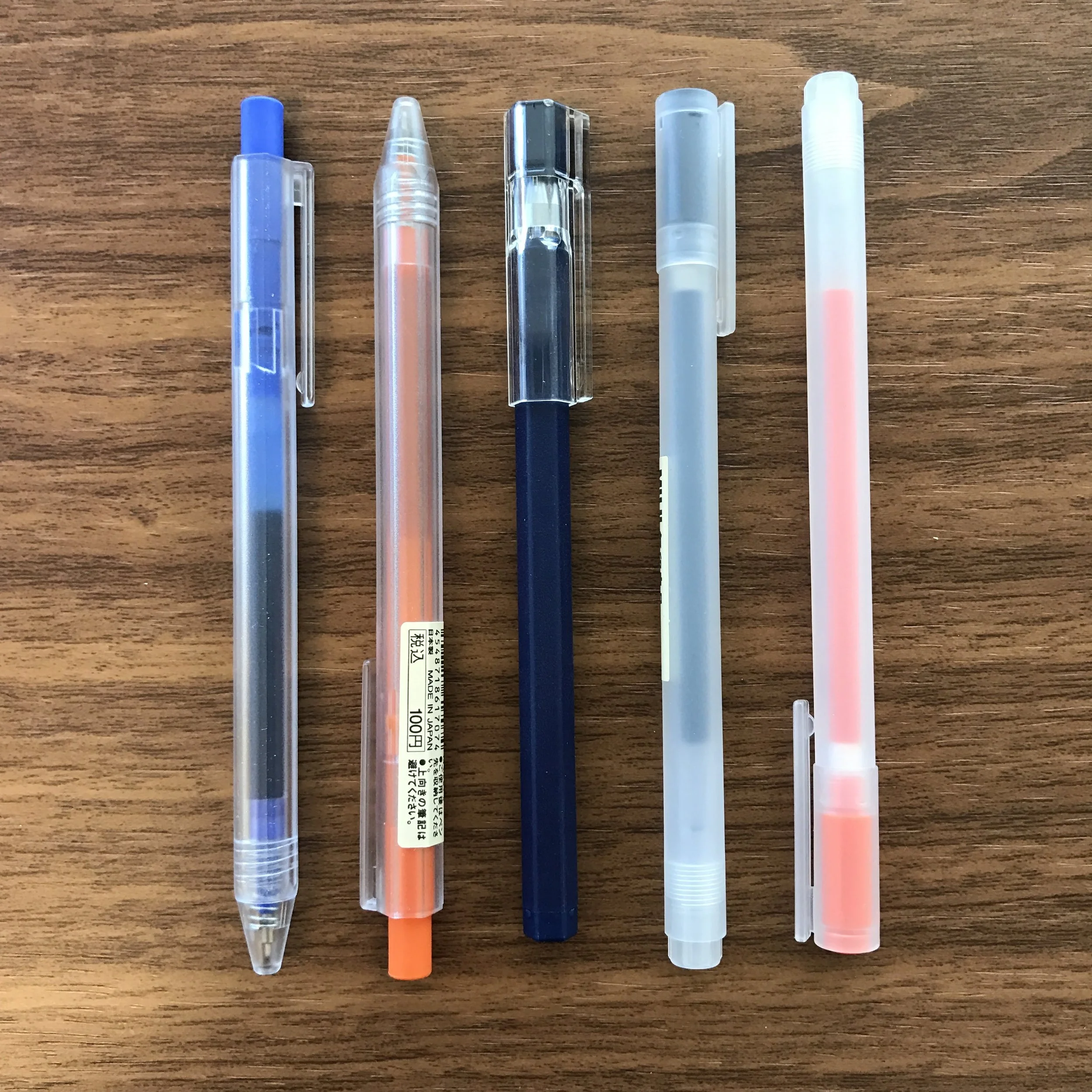 WHAT'S IN MY MUJI PENCIL CASE // Muji pens and pencils 