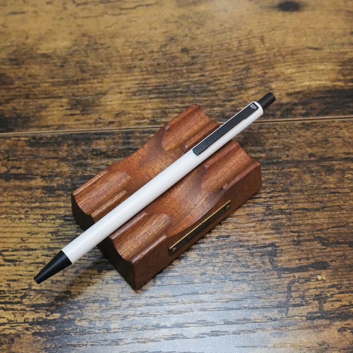 Itoya Helvetica Ballpoint (White)