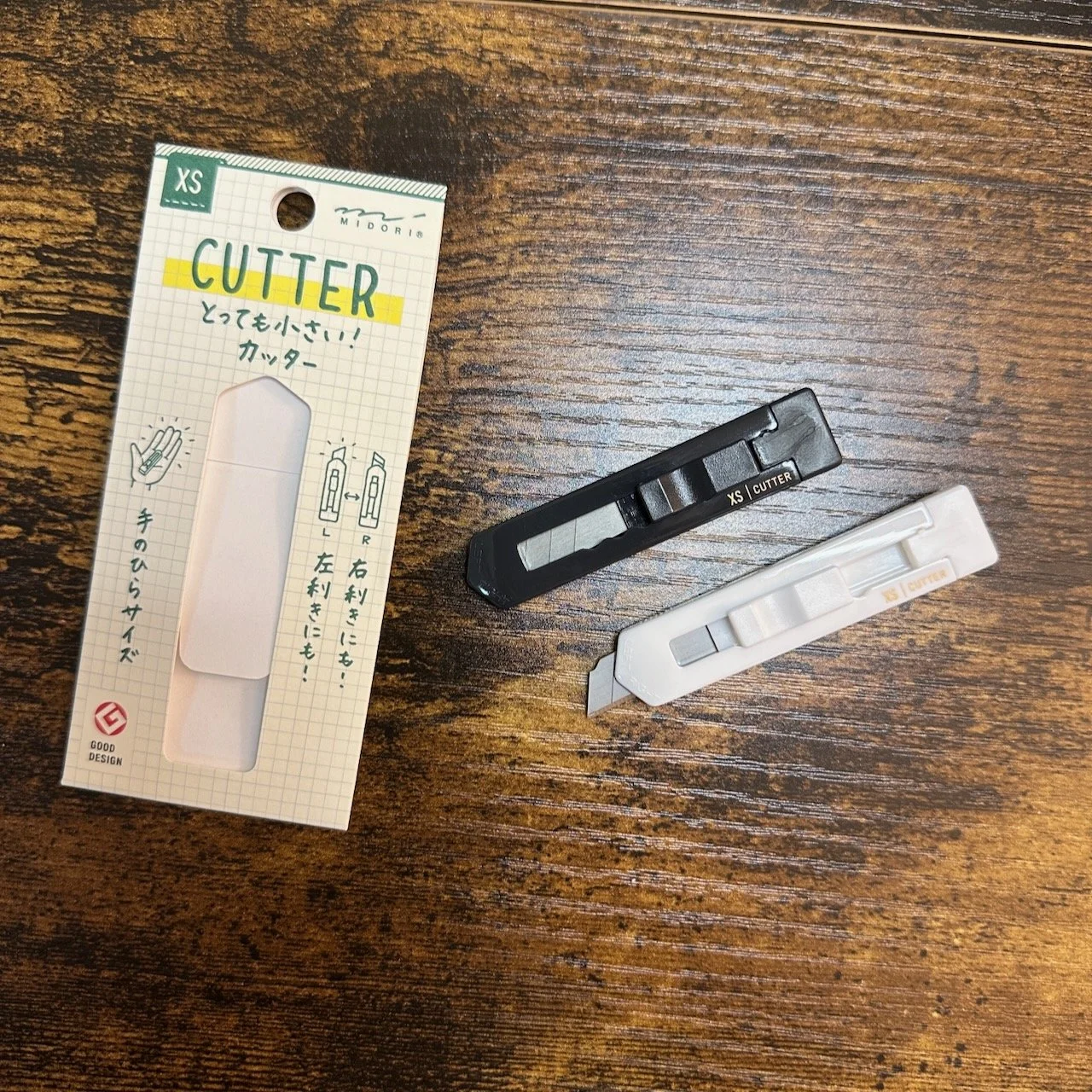 Midori XS Cutter Black and White