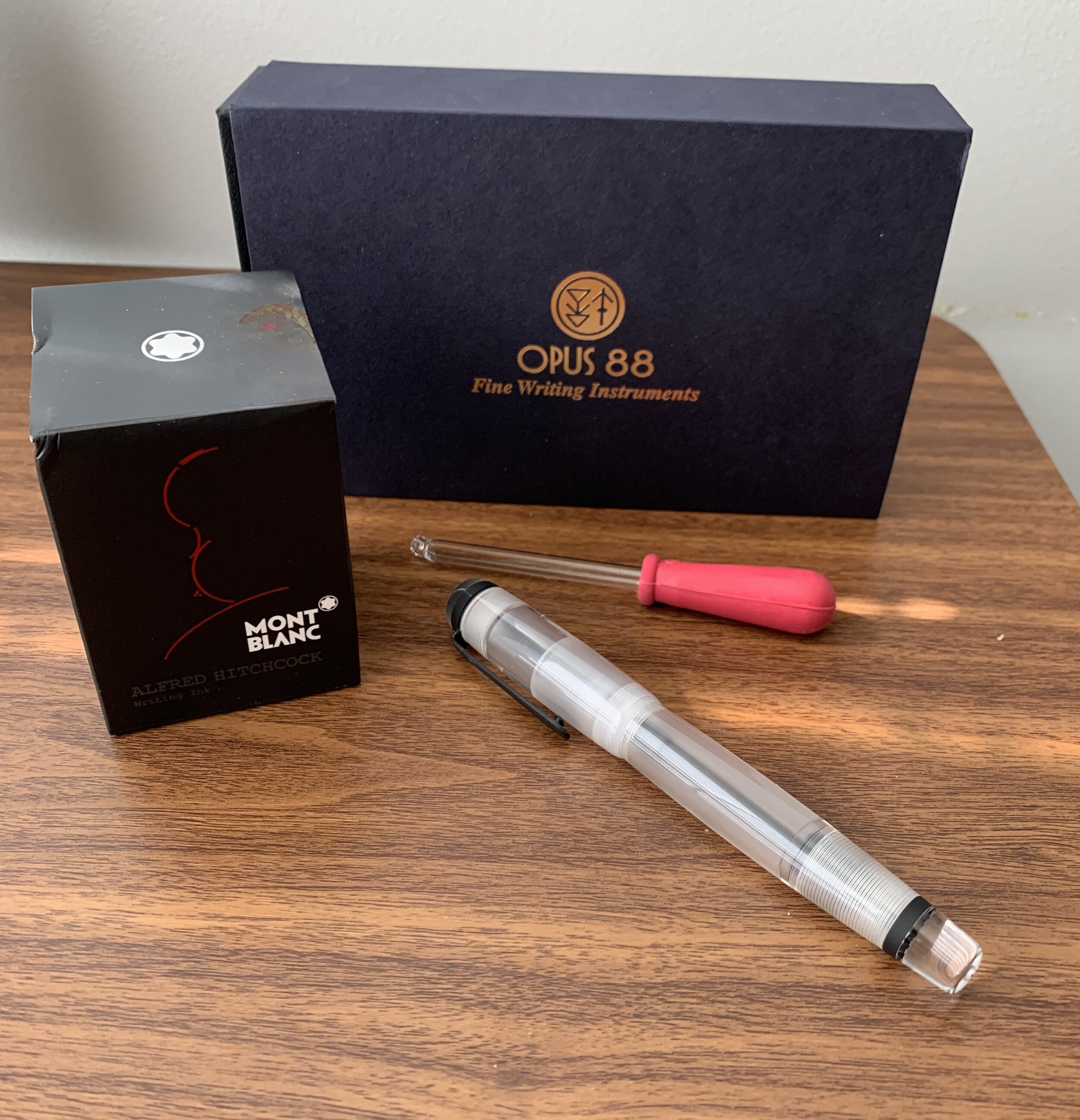 Opus OMAR Fountain Pen NEW in box Fine Point Brown 