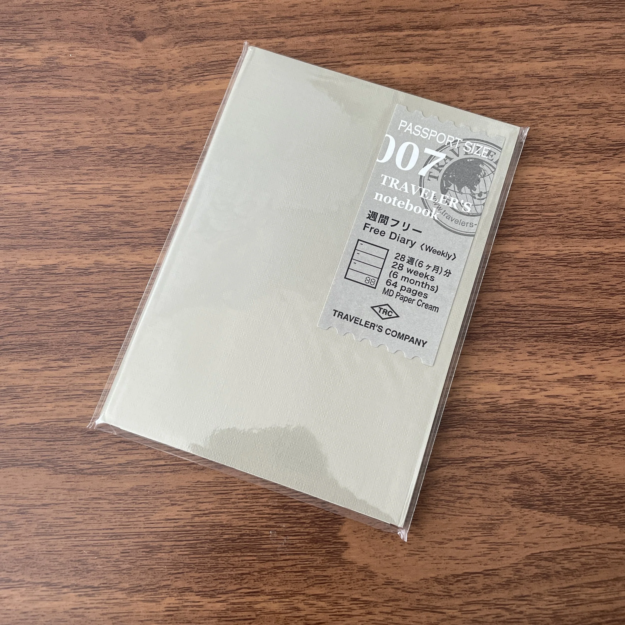 007: Passport Free Diary (Weekly)