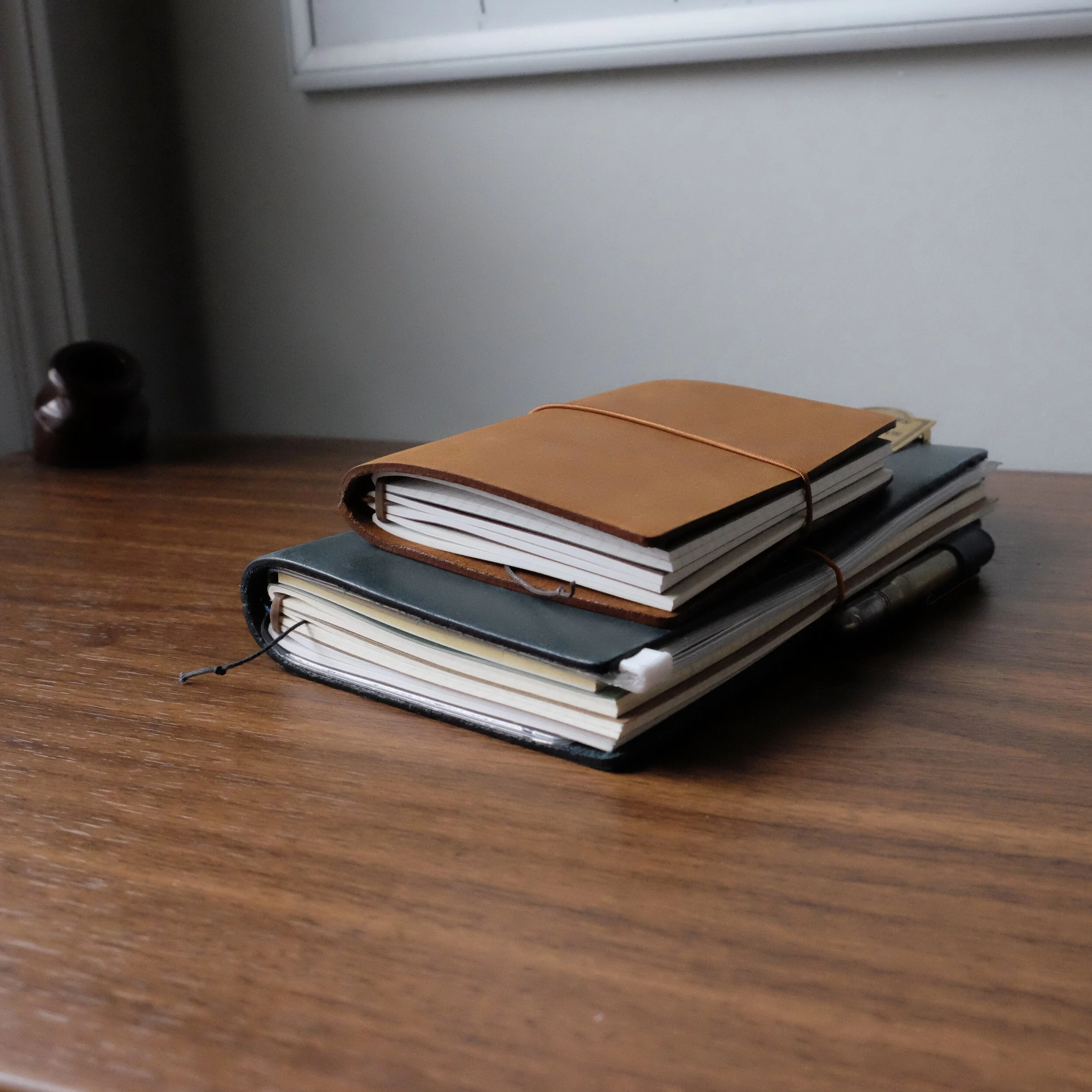 Traveler's Notebook Tutorial: How to Connect Multiple Refills and  Accessories — The Gentleman Stationer