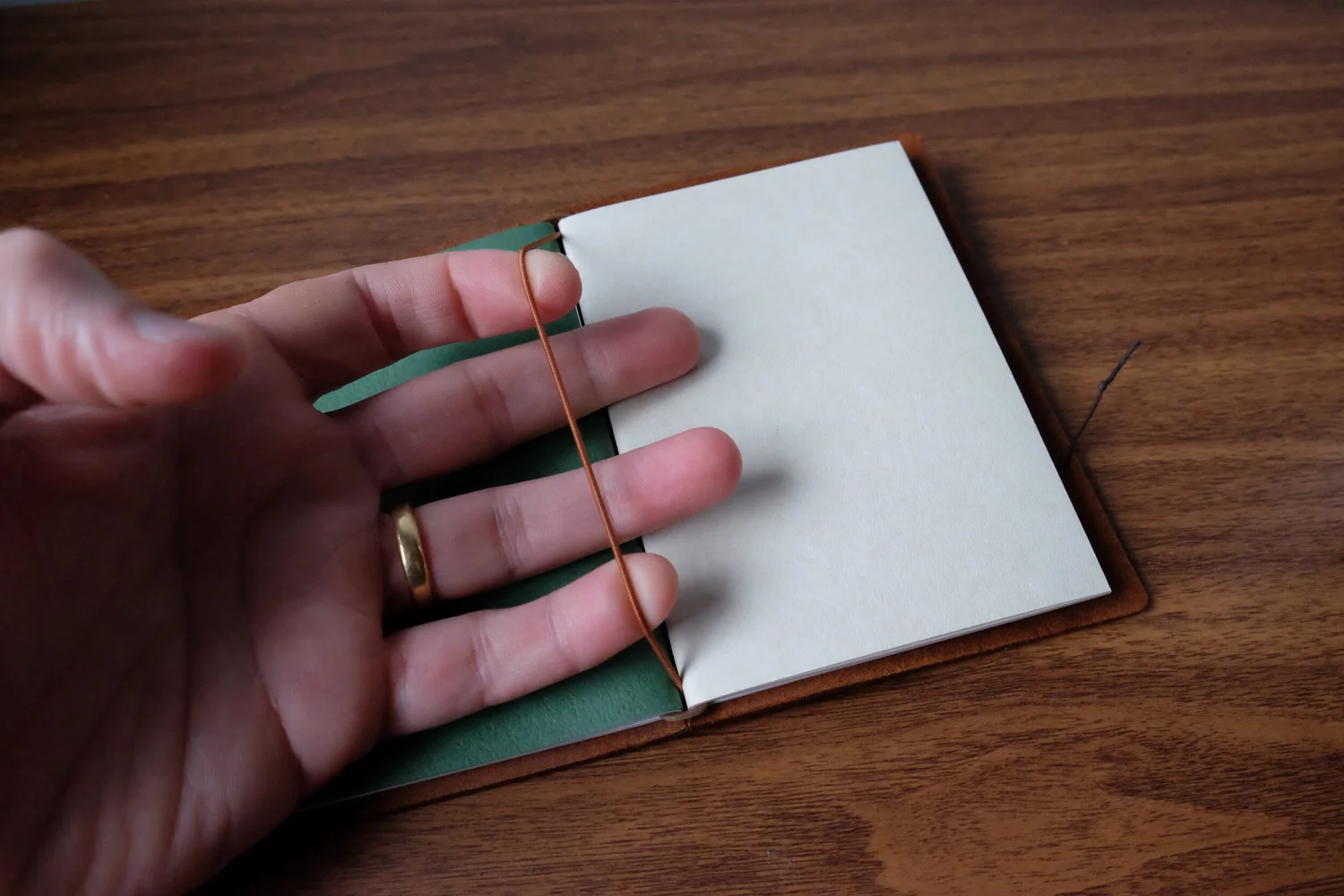 Traveler's Notebook Tutorial: How to Connect Multiple Refills and ...