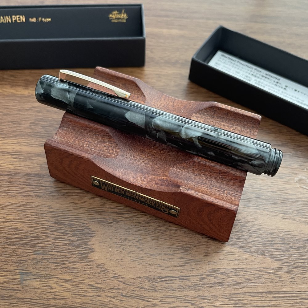 Hightide Attaché Marbled Fountain Pen — The Gentleman Stationer